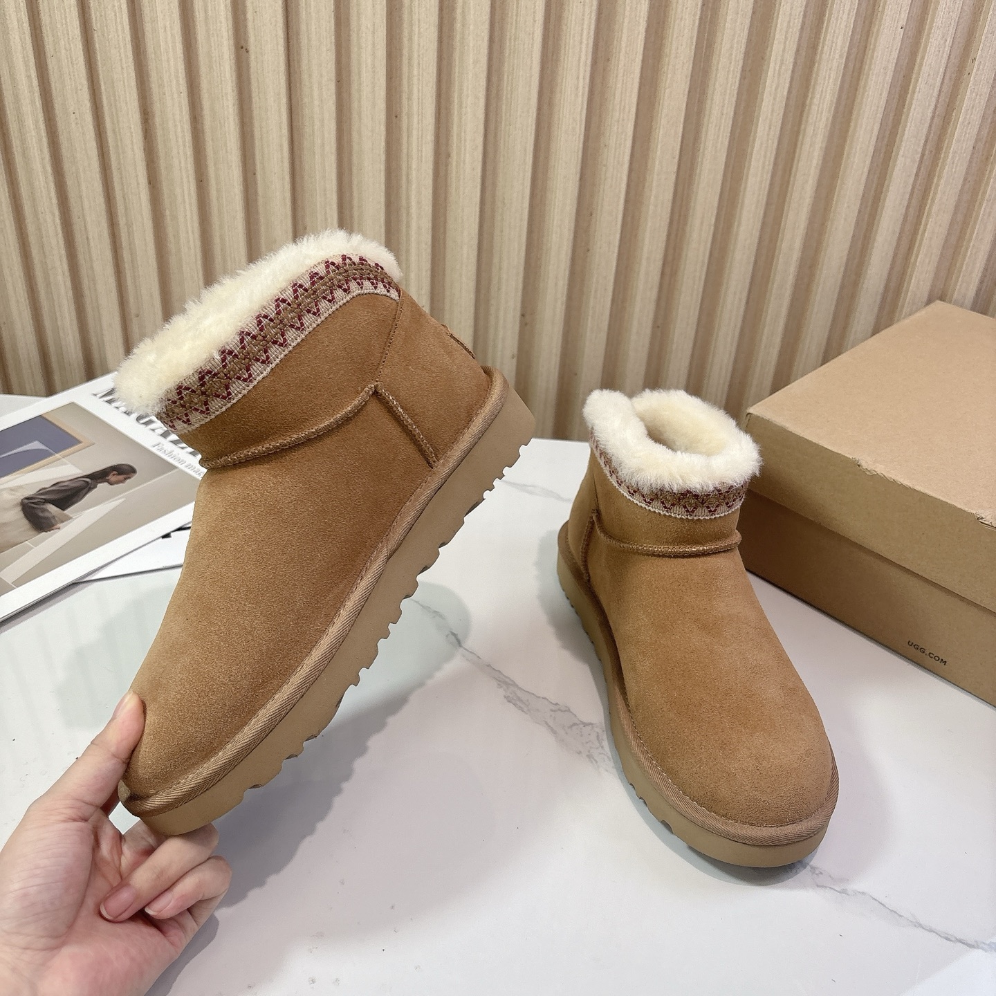 UGG~25vs秋冬爆款松糕雪地靴系列……一款不会撞衫的鞋子、简约的隔板设计➕上斑点的大底、鞋面真丝卷毛
