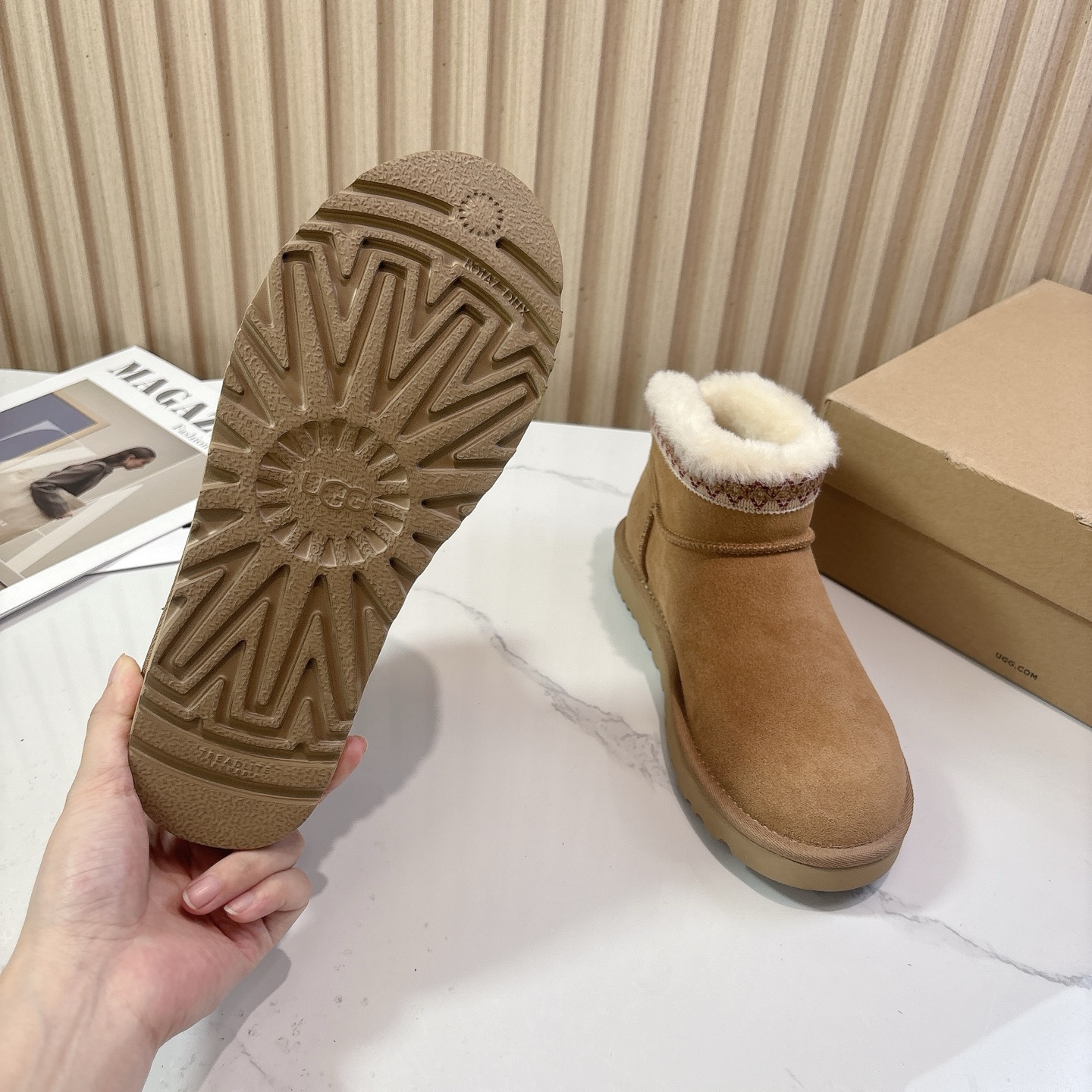 UGG~25vs秋冬爆款松糕雪地靴系列……一款不会撞衫的鞋子、简约的隔板设计➕上斑点的大底、鞋面真丝卷毛