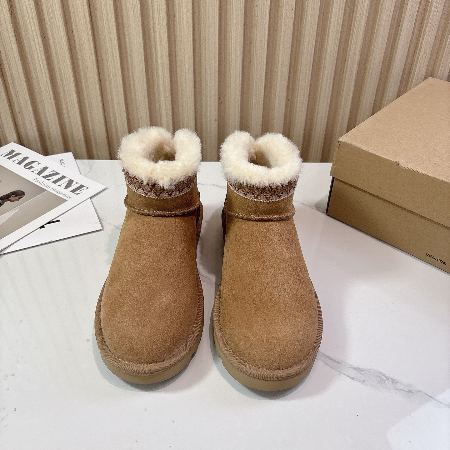 UGG~25vs秋冬爆款松糕雪地靴系列……一款不会撞衫的鞋子、简约的隔板设计➕上斑点的大底、鞋面真丝卷毛
