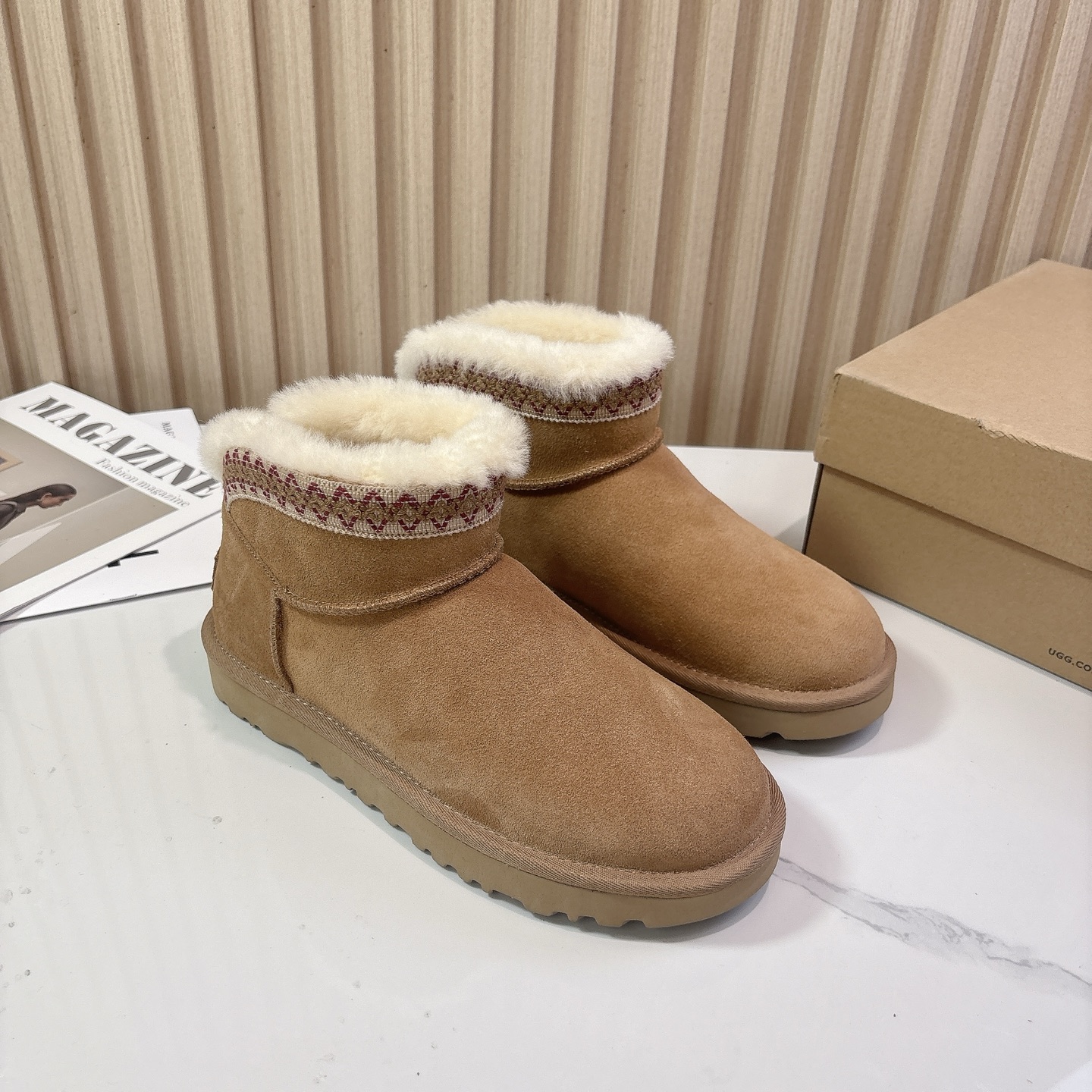 UGG~25vs秋冬爆款松糕雪地靴系列……一款不会撞衫的鞋子、简约的隔板设计➕上斑点的大底、鞋面真丝卷毛