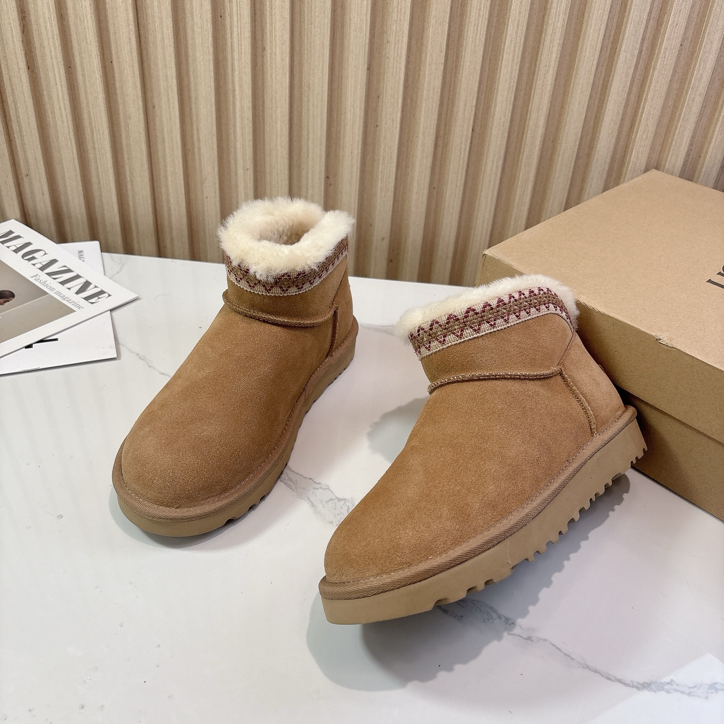 UGG~25vs秋冬爆款松糕雪地靴系列……一款不会撞衫的鞋子、简约的隔板设计➕上斑点的大底、鞋面真丝卷毛