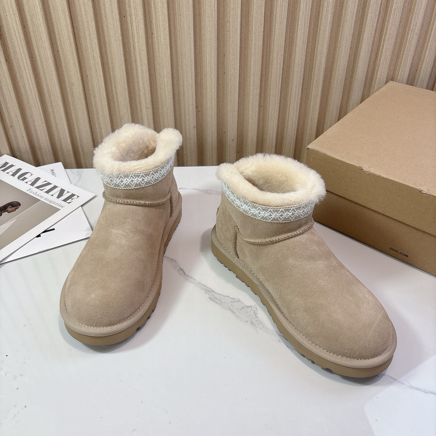UGG~25vs秋冬爆款松糕雪地靴系列……一款不会撞衫的鞋子、简约的隔板设计➕上斑点的大底、鞋面真丝卷毛