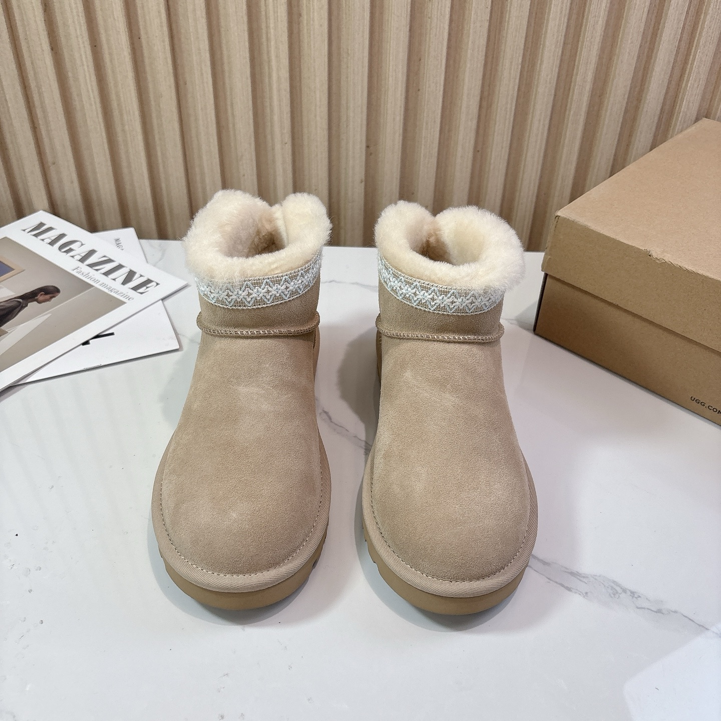 UGG~25vs秋冬爆款松糕雪地靴系列……一款不会撞衫的鞋子、简约的隔板设计➕上斑点的大底、鞋面真丝卷毛