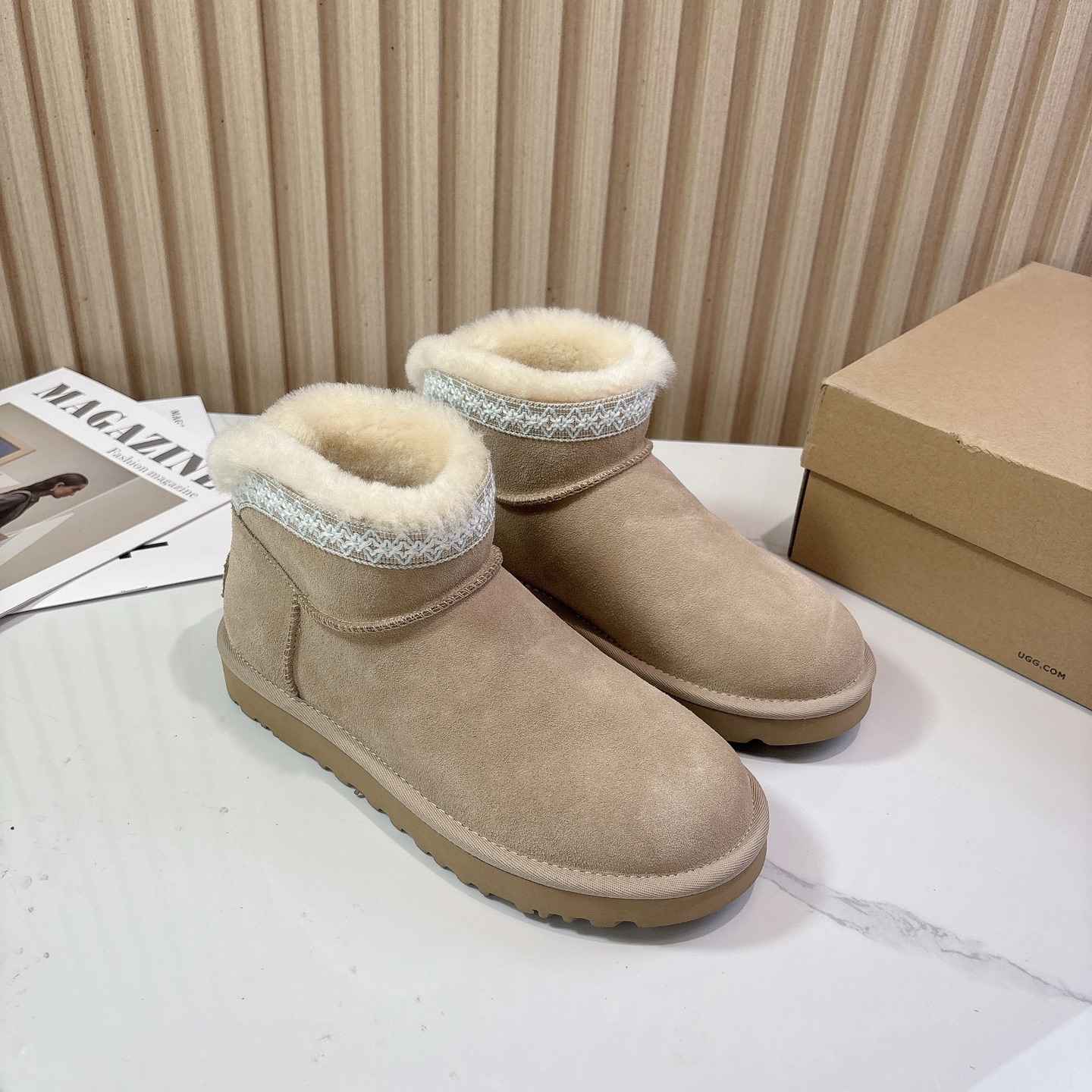 UGG~25vs秋冬爆款松糕雪地靴系列……一款不会撞衫的鞋子、简约的隔板设计➕上斑点的大底、鞋面真丝卷毛