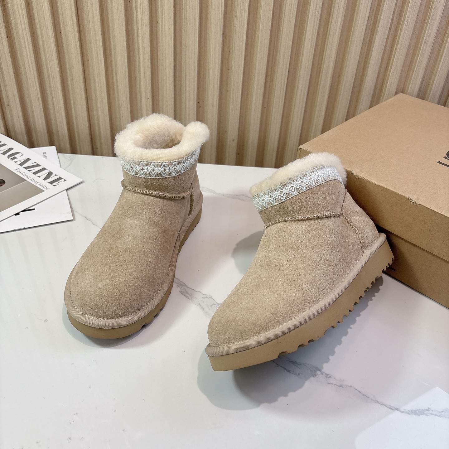 UGG~25vs秋冬爆款松糕雪地靴系列……一款不会撞衫的鞋子、简约的隔板设计➕上斑点的大底、鞋面真丝卷毛