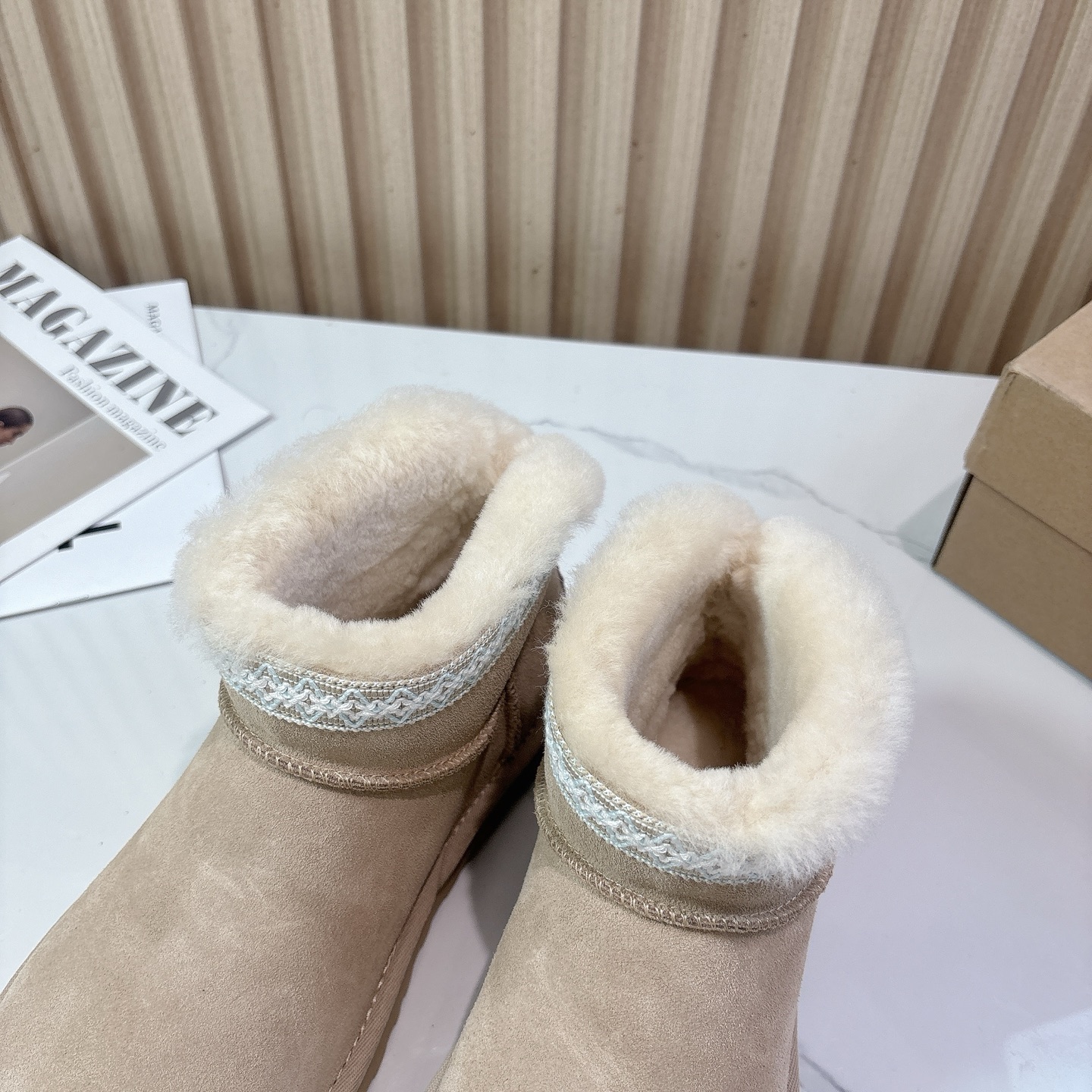 UGG~25vs秋冬爆款松糕雪地靴系列……一款不会撞衫的鞋子、简约的隔板设计➕上斑点的大底、鞋面真丝卷毛
