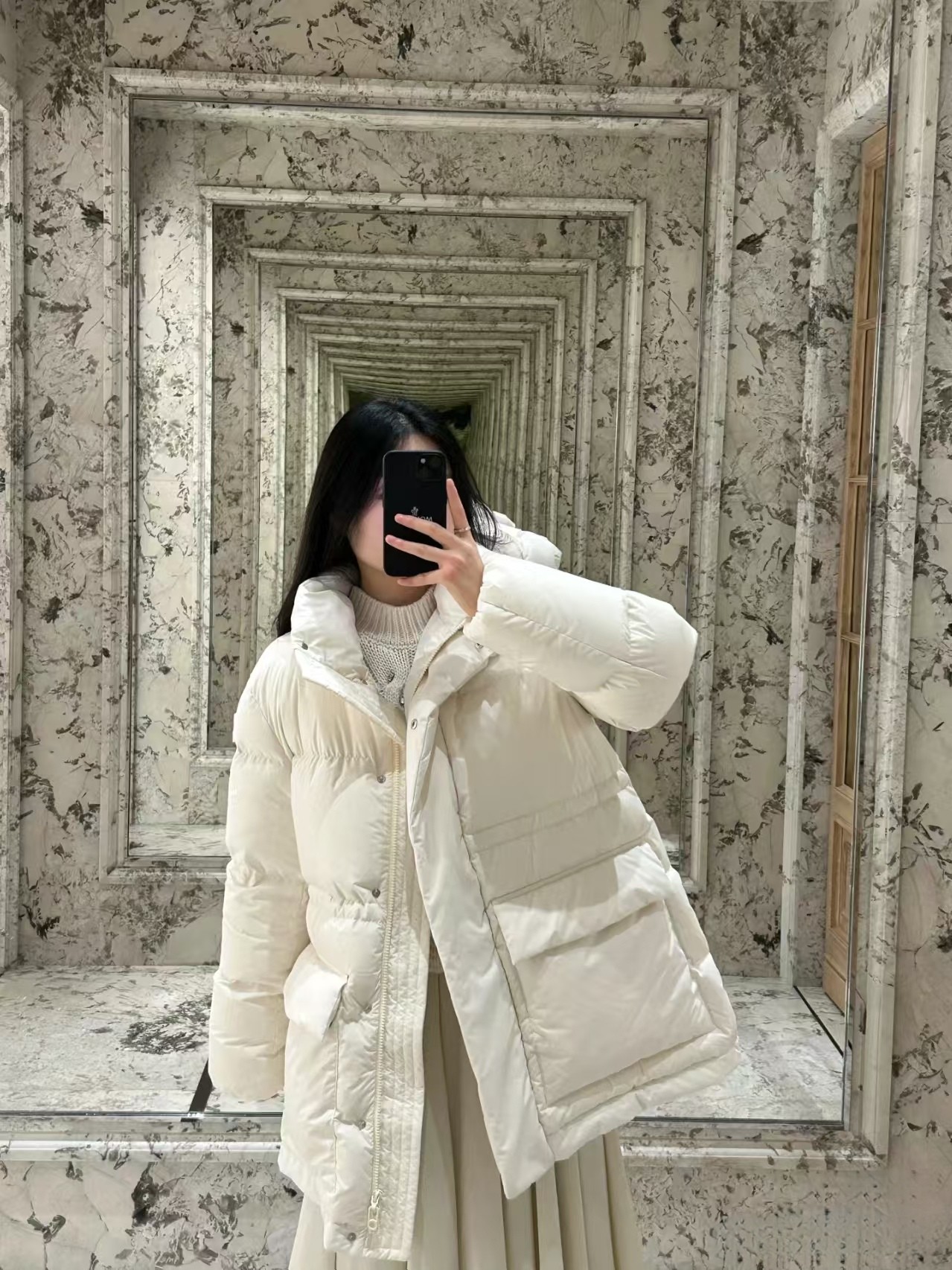 NO:549088,6101 The upper body feels no heavy feeling, it is more comfortable to wear 2 The appearance is off-white and black, easy to take care of everyday 3 The hat-free design makes people feel less dull 4 The combination is very versatile, whether it is skirt or trousers, you can wear it willfully, skirts, hats, alexander wang198609096101体感上身没有厚重感,穿起来更舒适 2外观采用米白色、黑色, 日常好打理 3无帽设计更让人觉得不沉闷 4搭配成度很万能,无论裙装,裤装都可以任性穿搭,,skirts,hats,alexander wang,Women's clothing