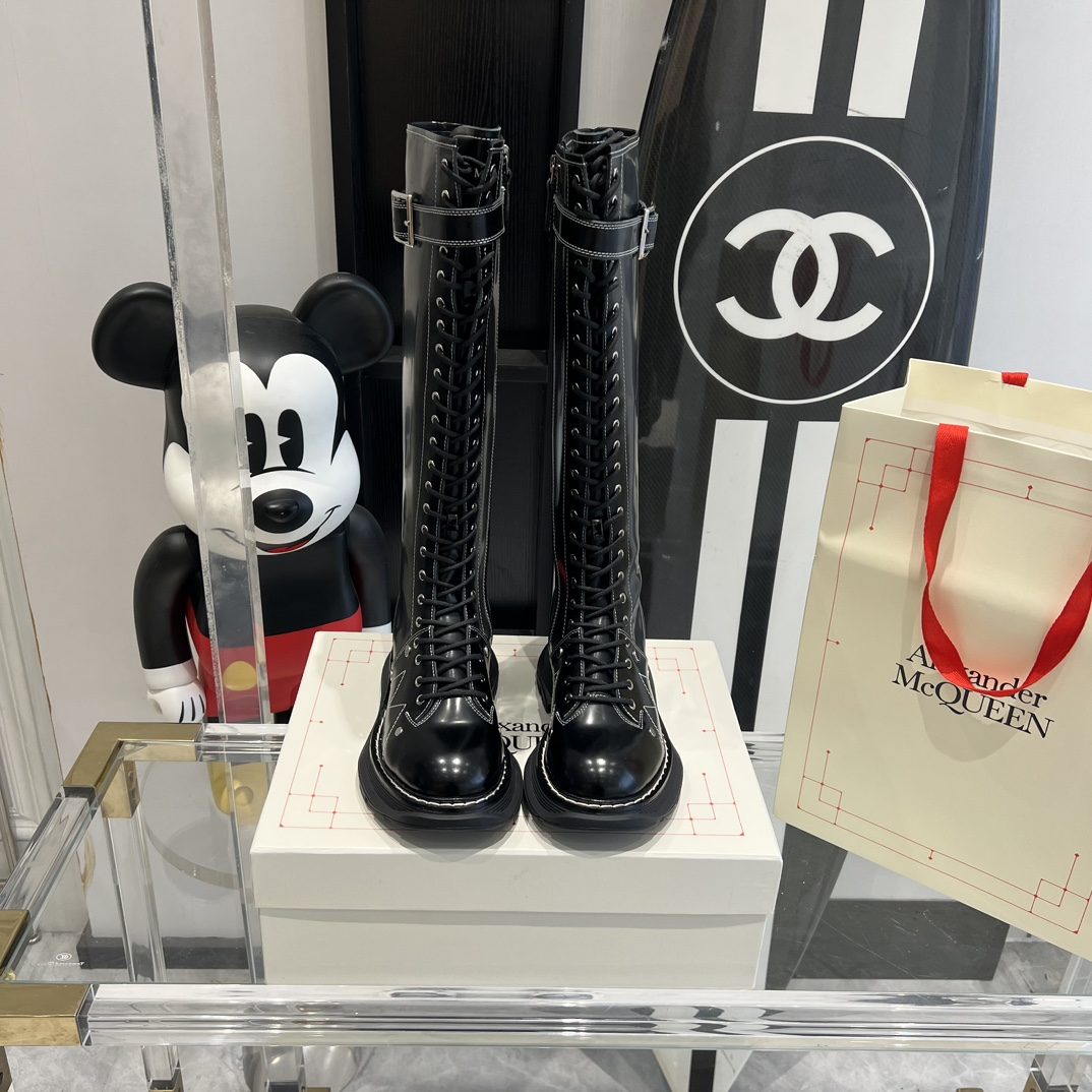 Alexander McQueen Classic Thick Martin Boots Review: Stars’ Favorite Muffin Bottom Boots - 图片 1