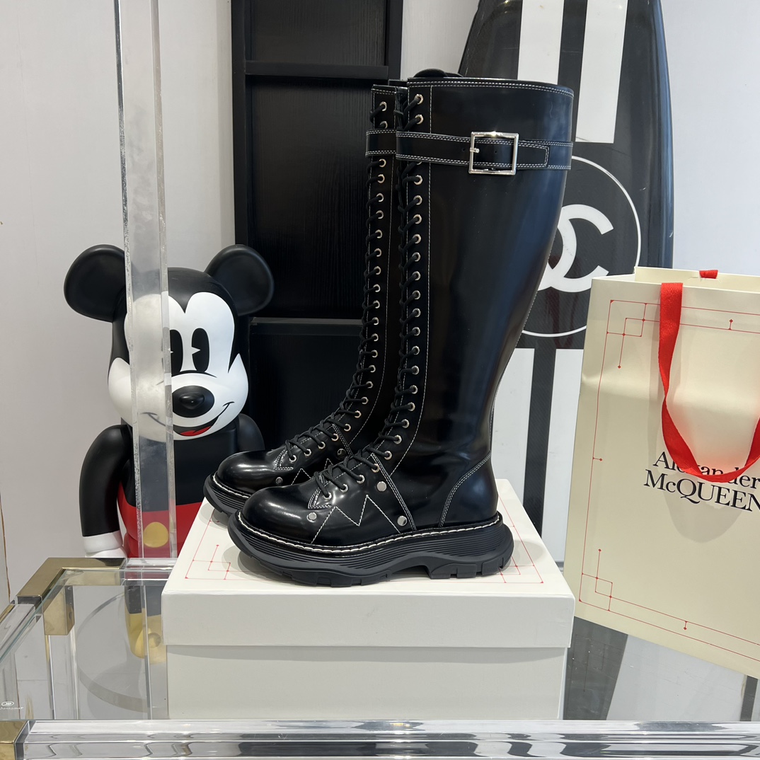 Alexander McQueen Classic Thick Martin Boots Review: Stars’ Favorite Muffin Bottom Boots - 图片 2