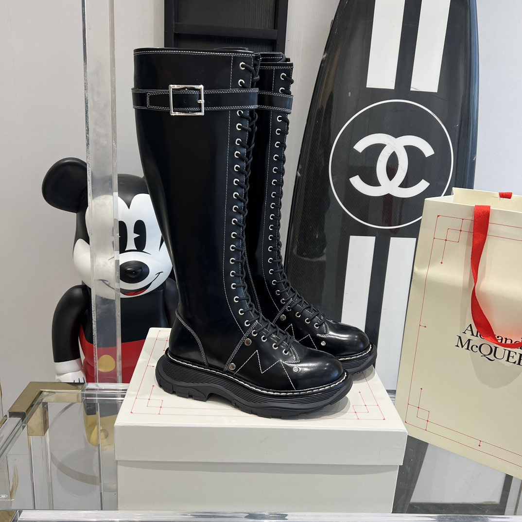 Alexander McQueen Classic Thick Martin Boots Review: Stars’ Favorite Muffin Bottom Boots - 图片 3