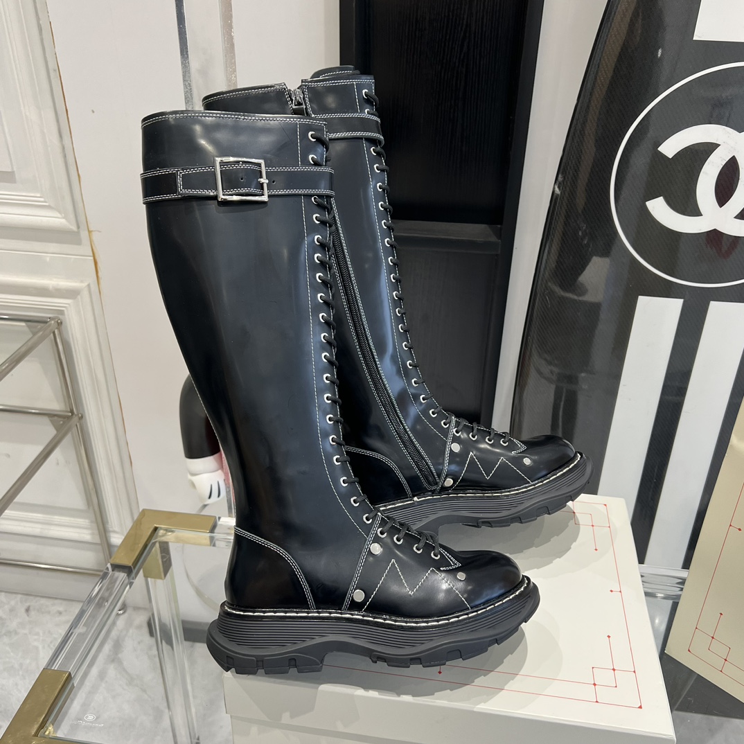 Alexander McQueen Classic Thick Martin Boots Review: Stars’ Favorite Muffin Bottom Boots - 图片 7