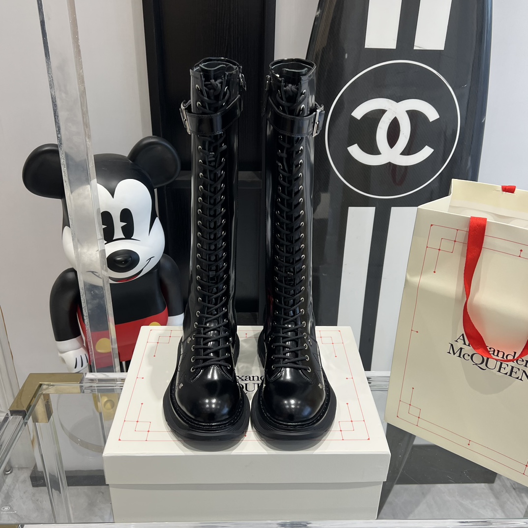 Alexander McQueen Classic Thick Martin Boots: Stars’ Favorite Muffin Bottom Loafers