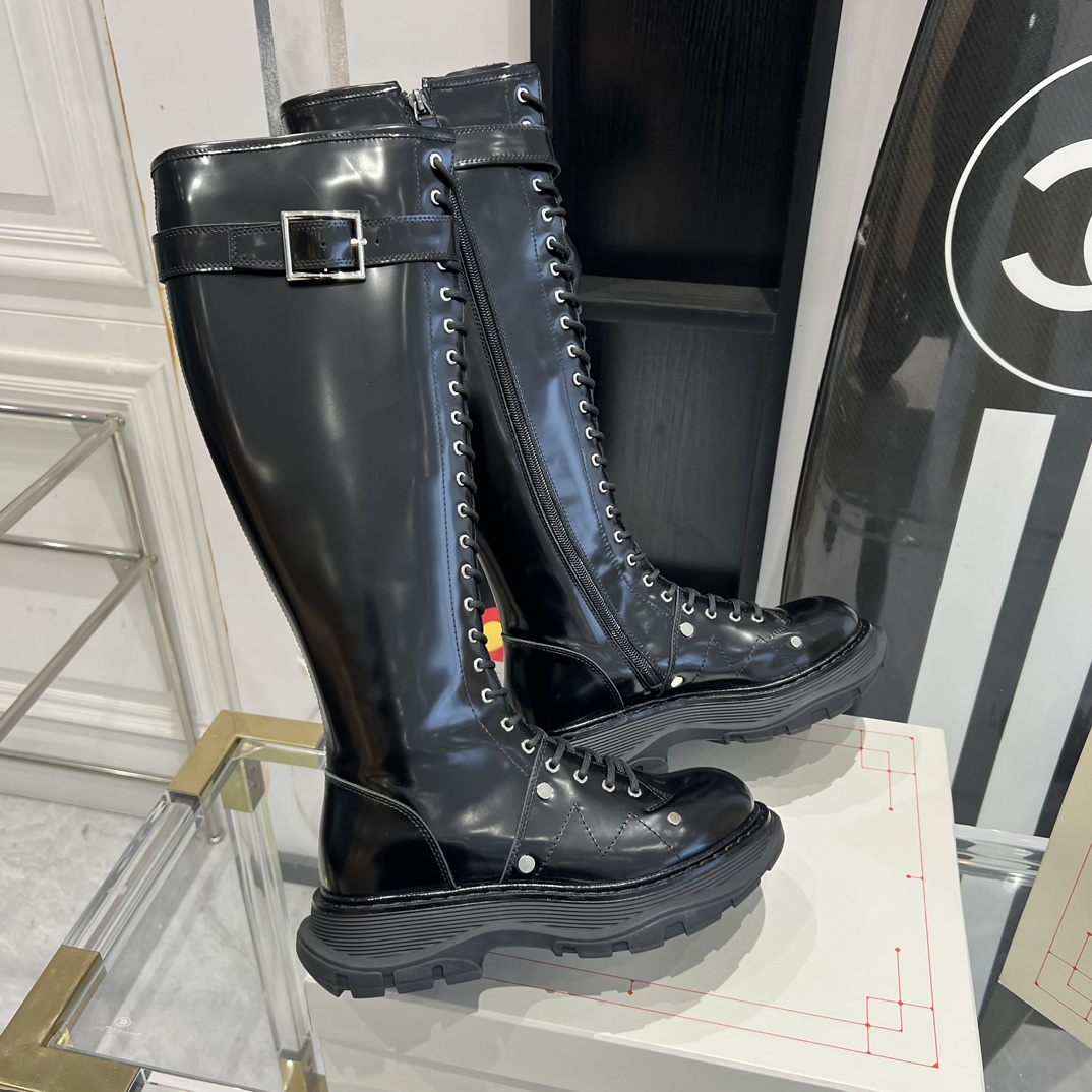 Alexander McQueen Classic Thick Martin Boots: Stars’ Favorite Muffin Bottom Loafers - 图片 7