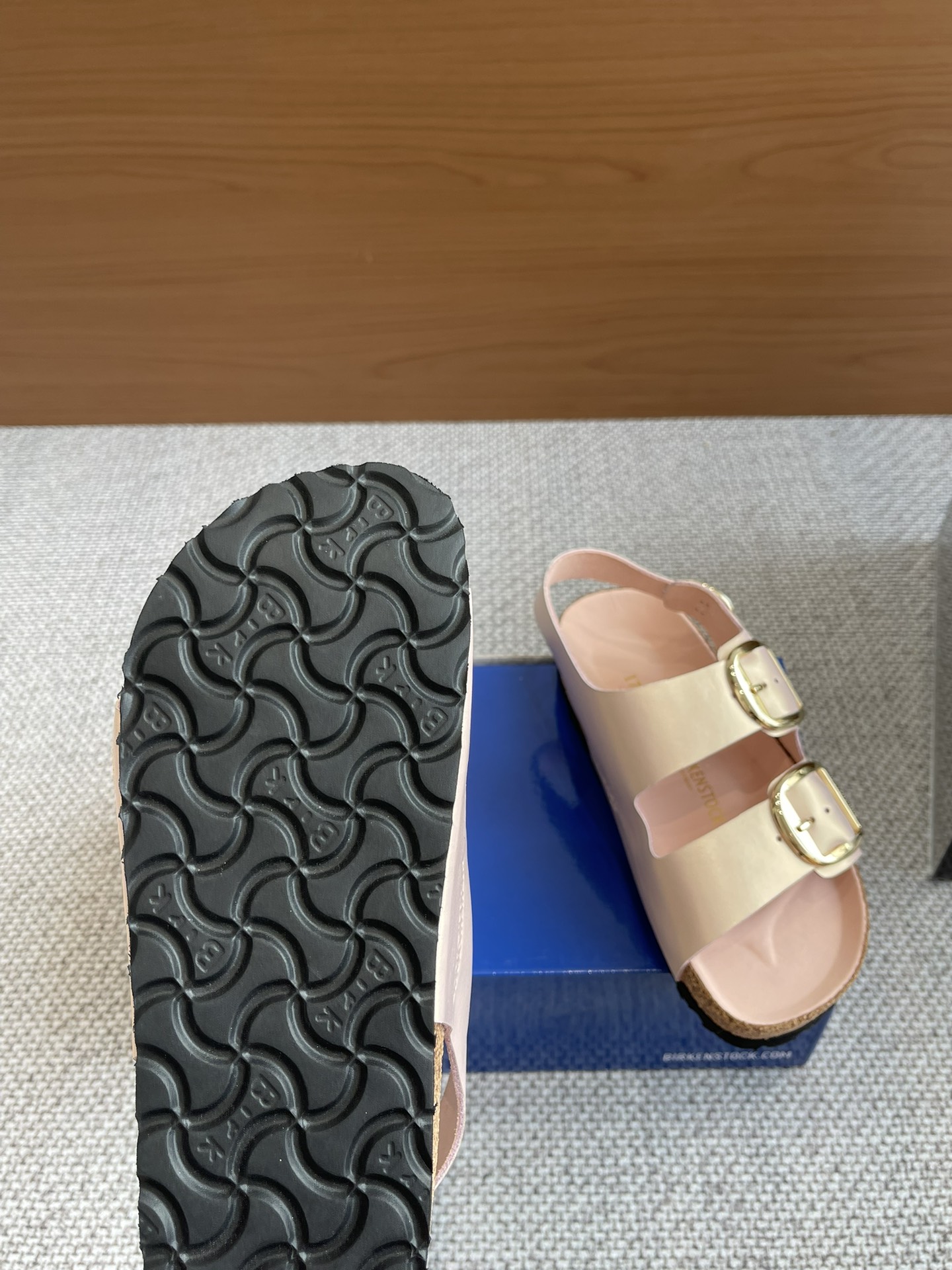 New Early Spring Birkenstock 24s: 600 Pounds of Two-Button Sandals Found After Long Search - 图片 6