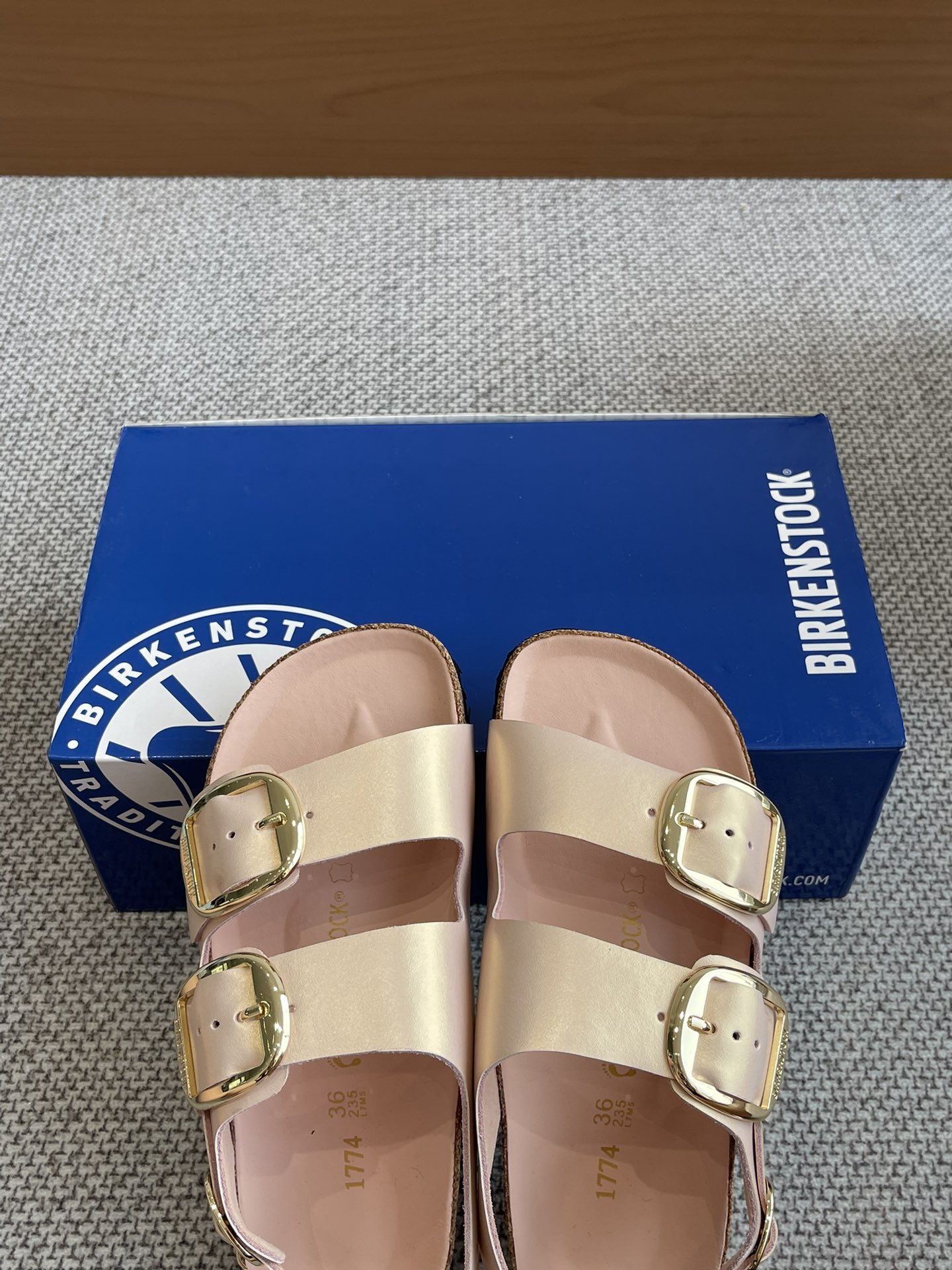 New Early Spring Birkenstock 24s: 600 Pounds of Two-Button Sandals Found After Long Search - 图片 8