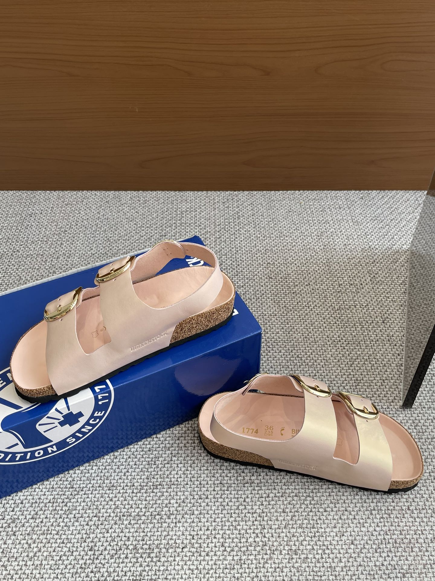 New Early Spring Birkenstock 24s: 600 Pounds of Two-Button Sandals Found After Long Search - 图片 9