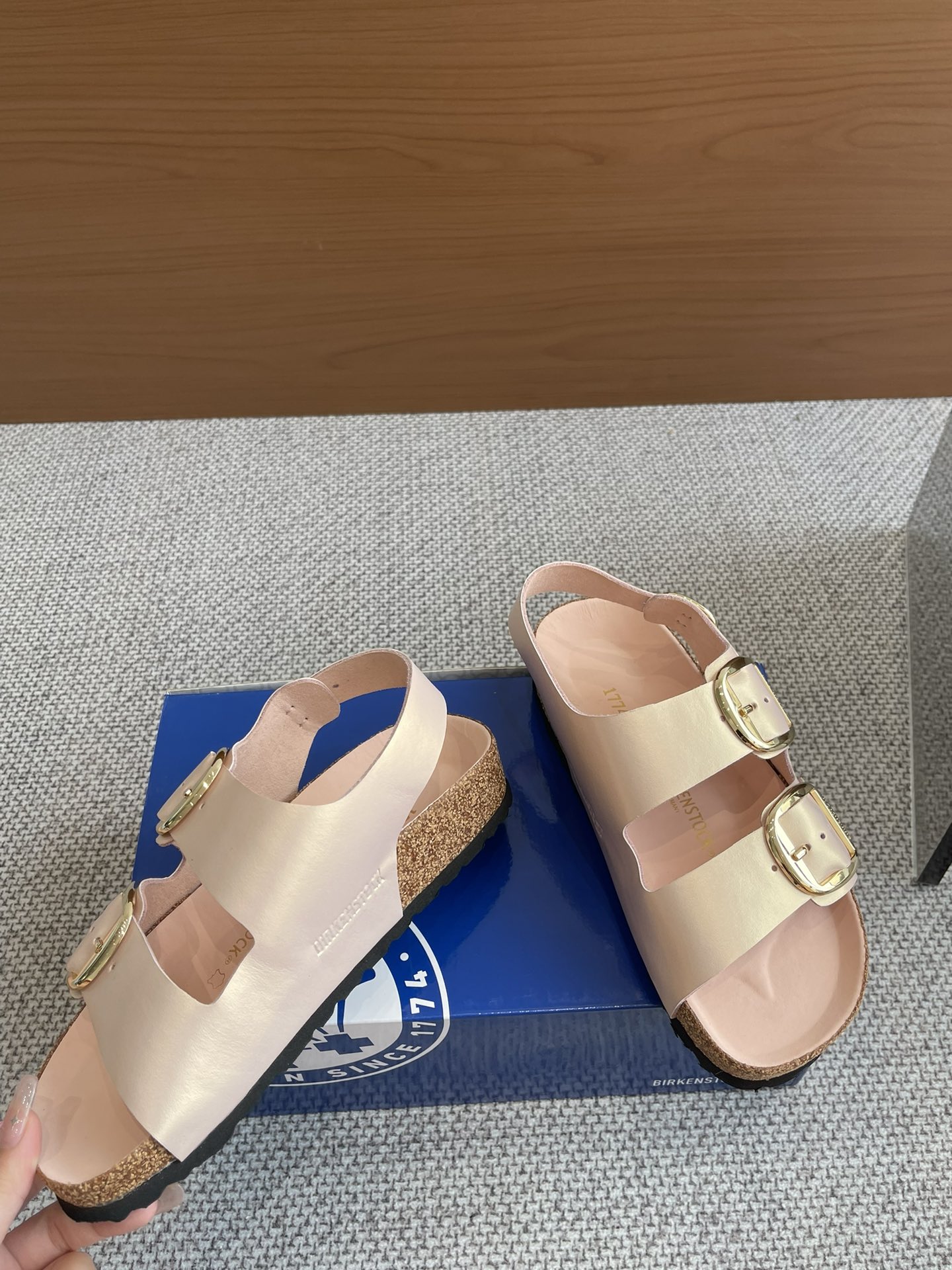 New Early Spring Birkenstock 24s: 600 Pounds of Two-Button Sandals Found After Long Search - 图片 3