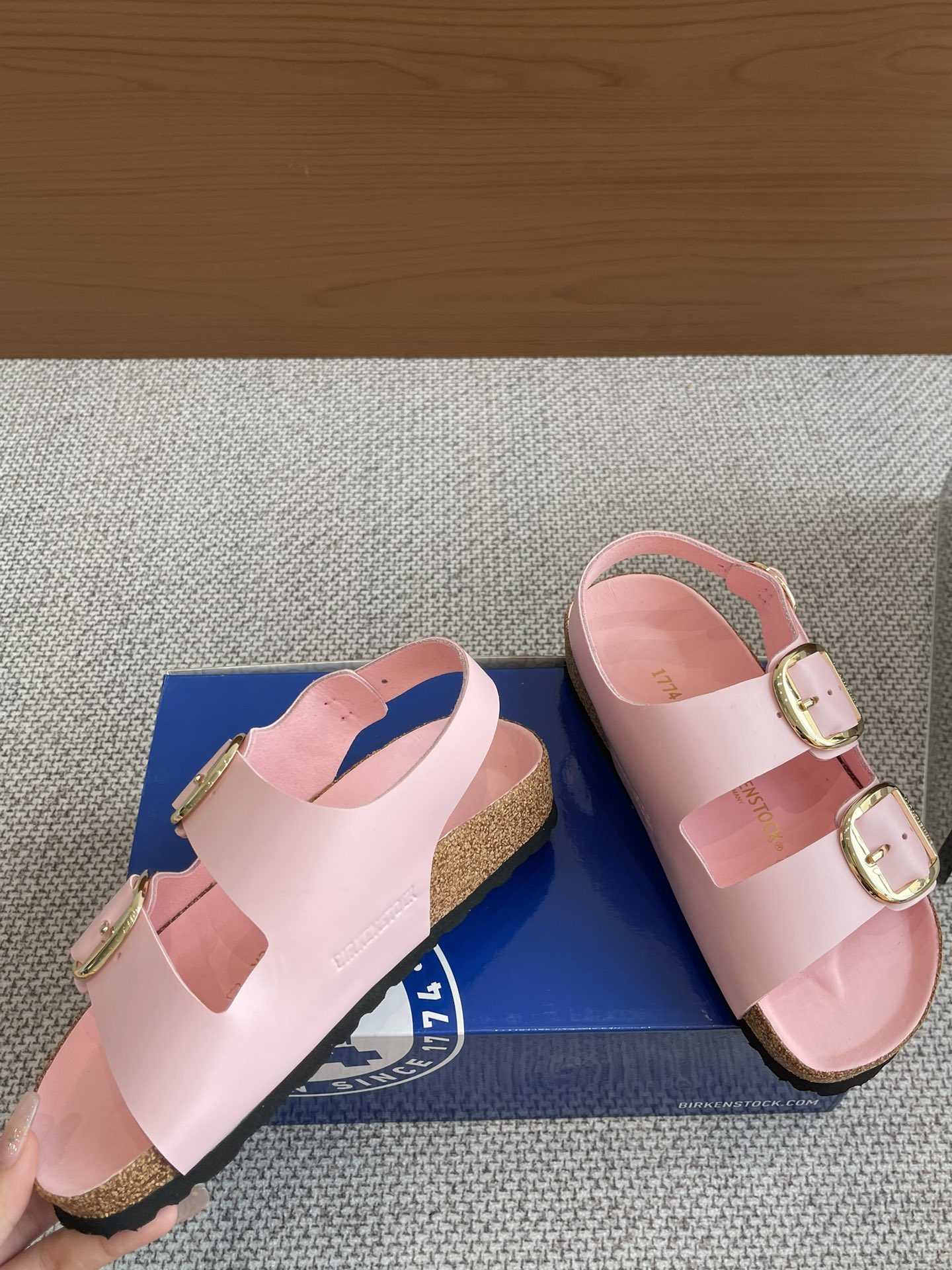 New Birkenstock 24s: 600 Pounds of Early Spring Sandals, Sizes 35-40 - 图片 3