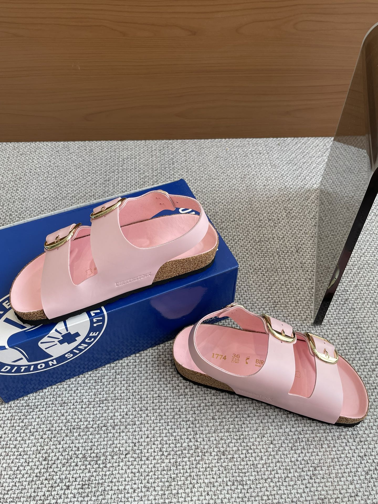 New Birkenstock 24s: 600 Pounds of Early Spring Sandals, Sizes 35-40 - 图片 9