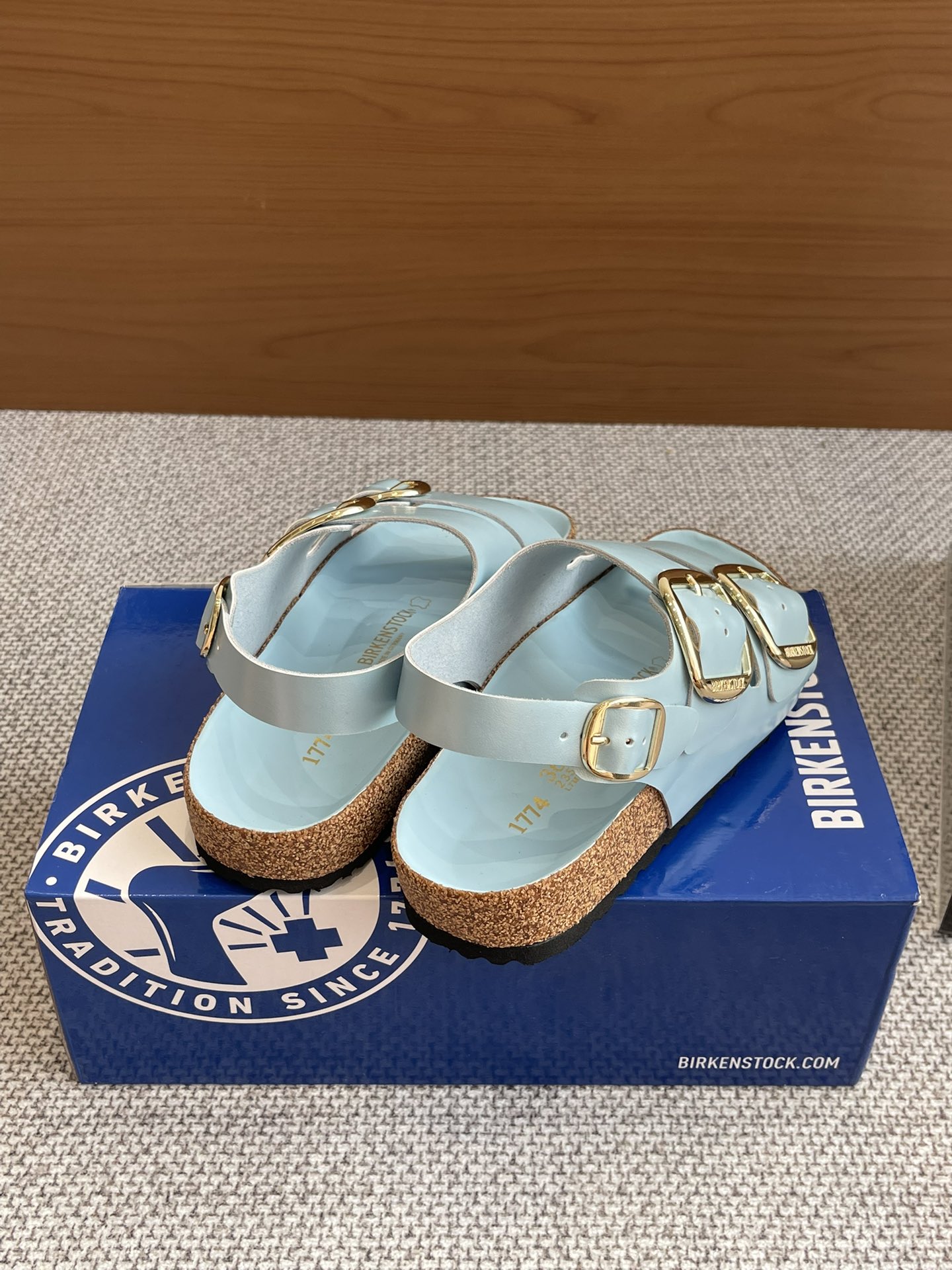 New Birkenstock 24s: 600 Pounds of Two-Button Sandals for Spring. - 图片 7