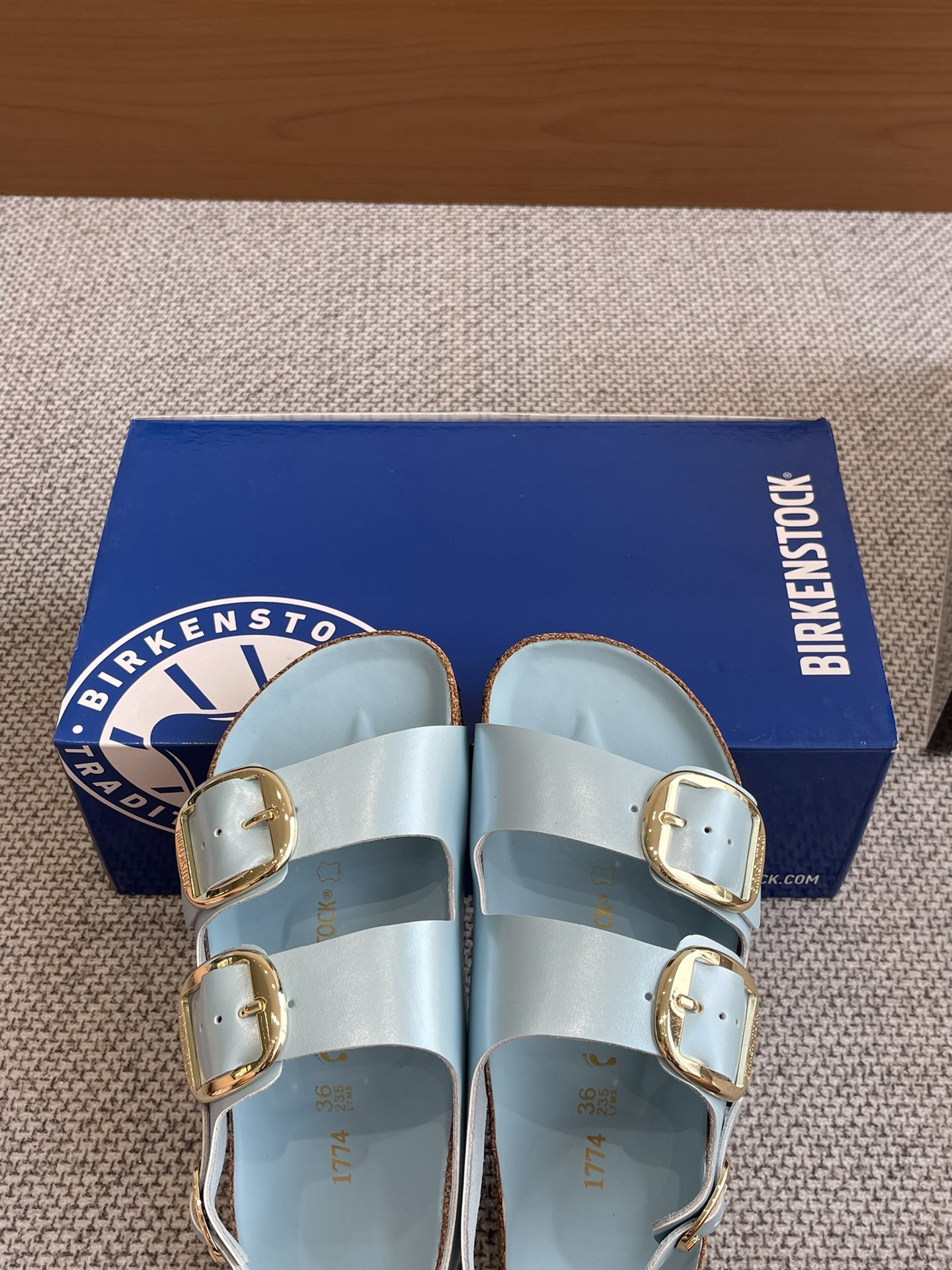 New Birkenstock 24s: 600 Pounds of Two-Button Sandals for Spring. - 图片 8