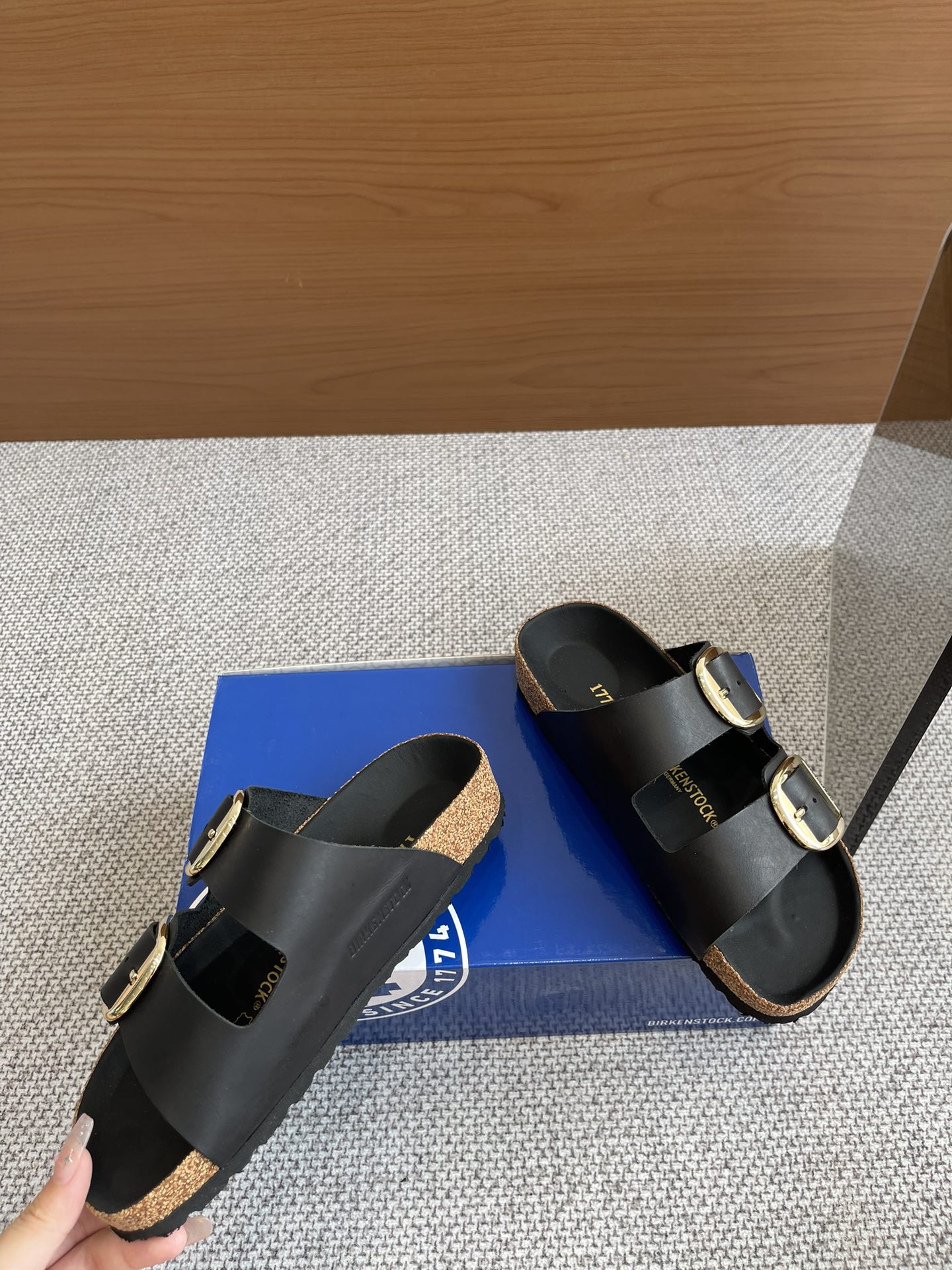 New Early Spring Birkenstock 24s: 600 Pounds of Two-Button Sandals Found After Long Search - 图片 3