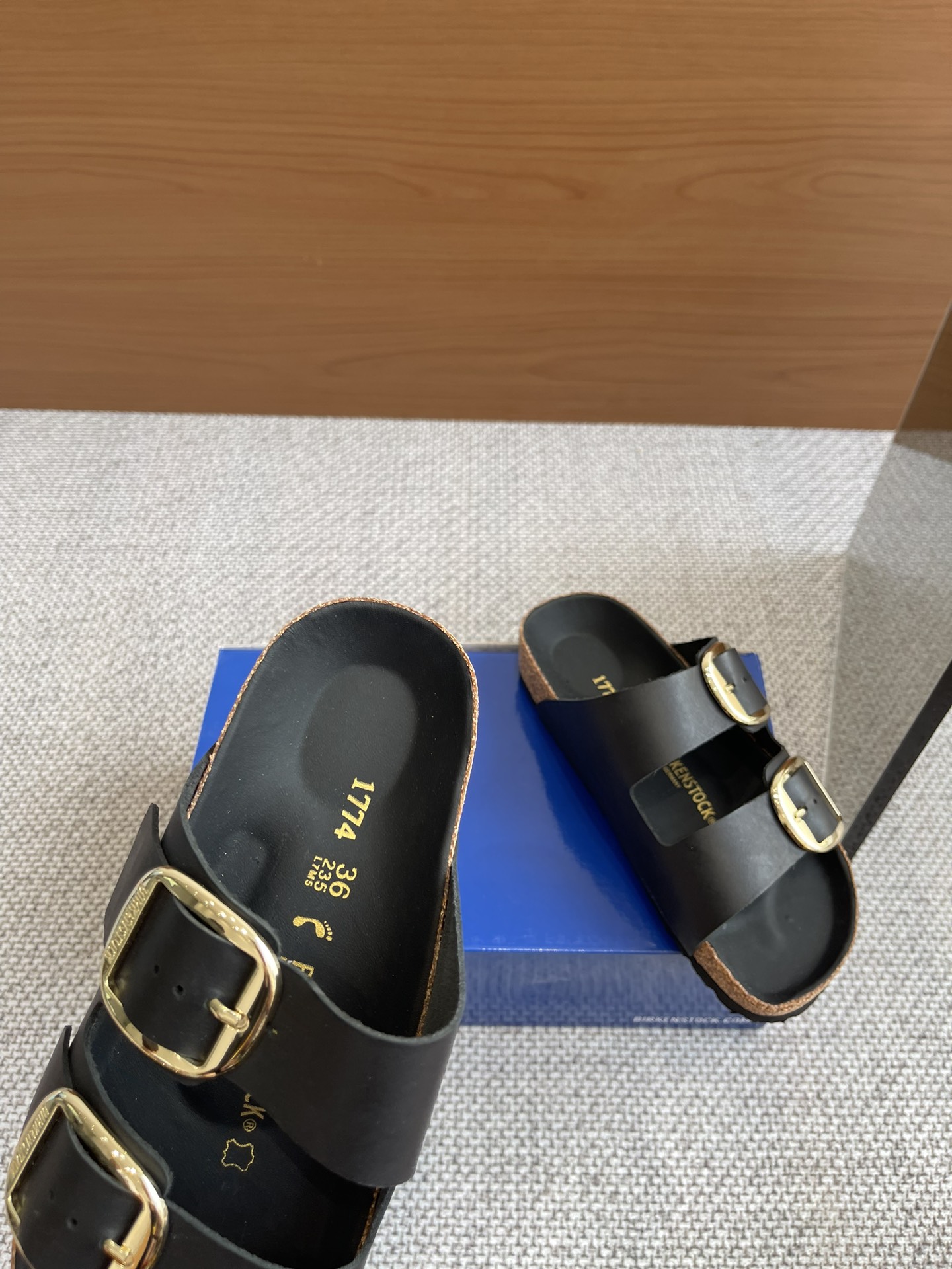 New Early Spring Birkenstock 24s: 600 Pounds of Two-Button Sandals Found After Long Search - 图片 4