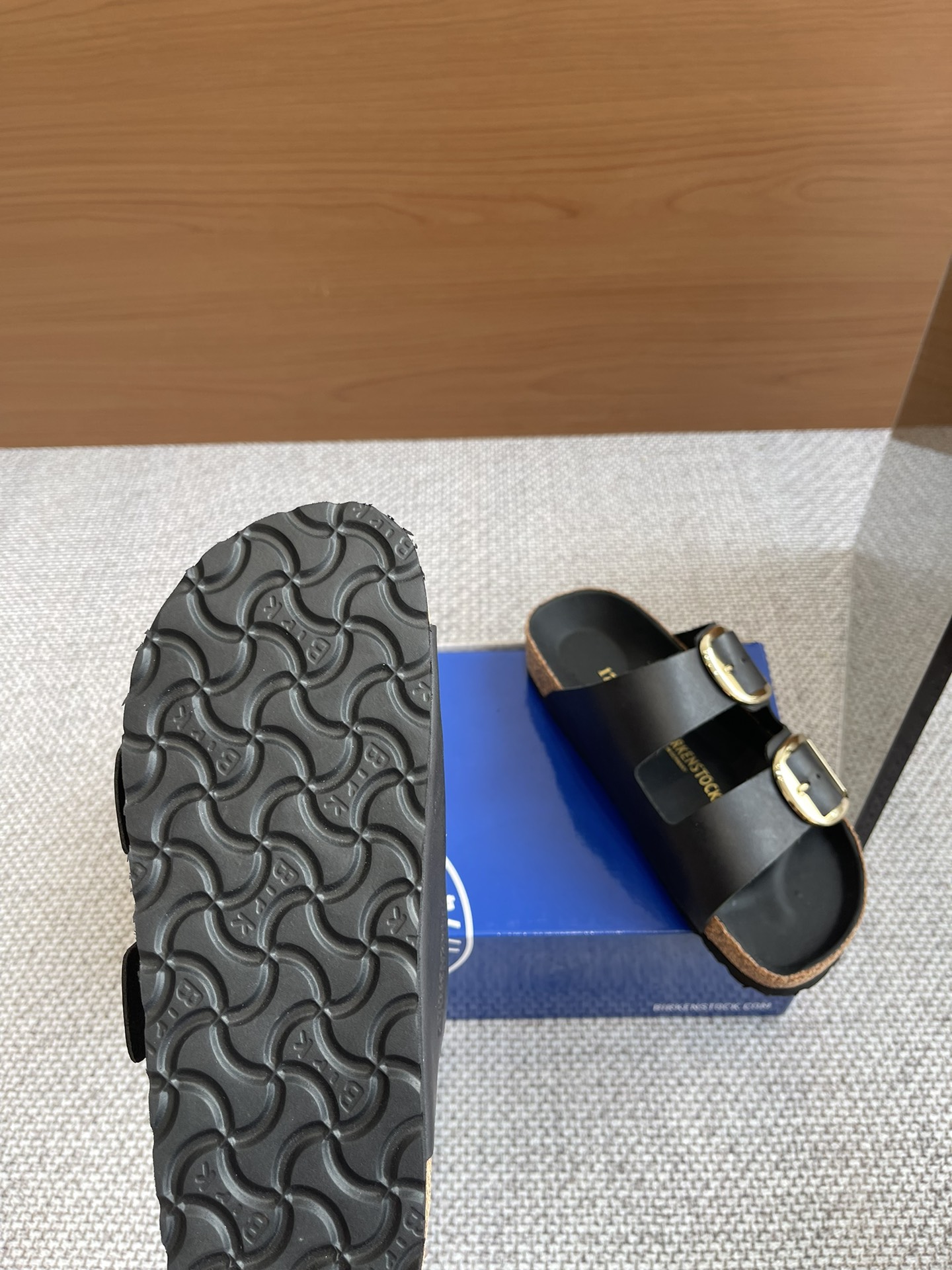 New Early Spring Birkenstock 24s: 600 Pounds of Two-Button Sandals Found After Long Search - 图片 6
