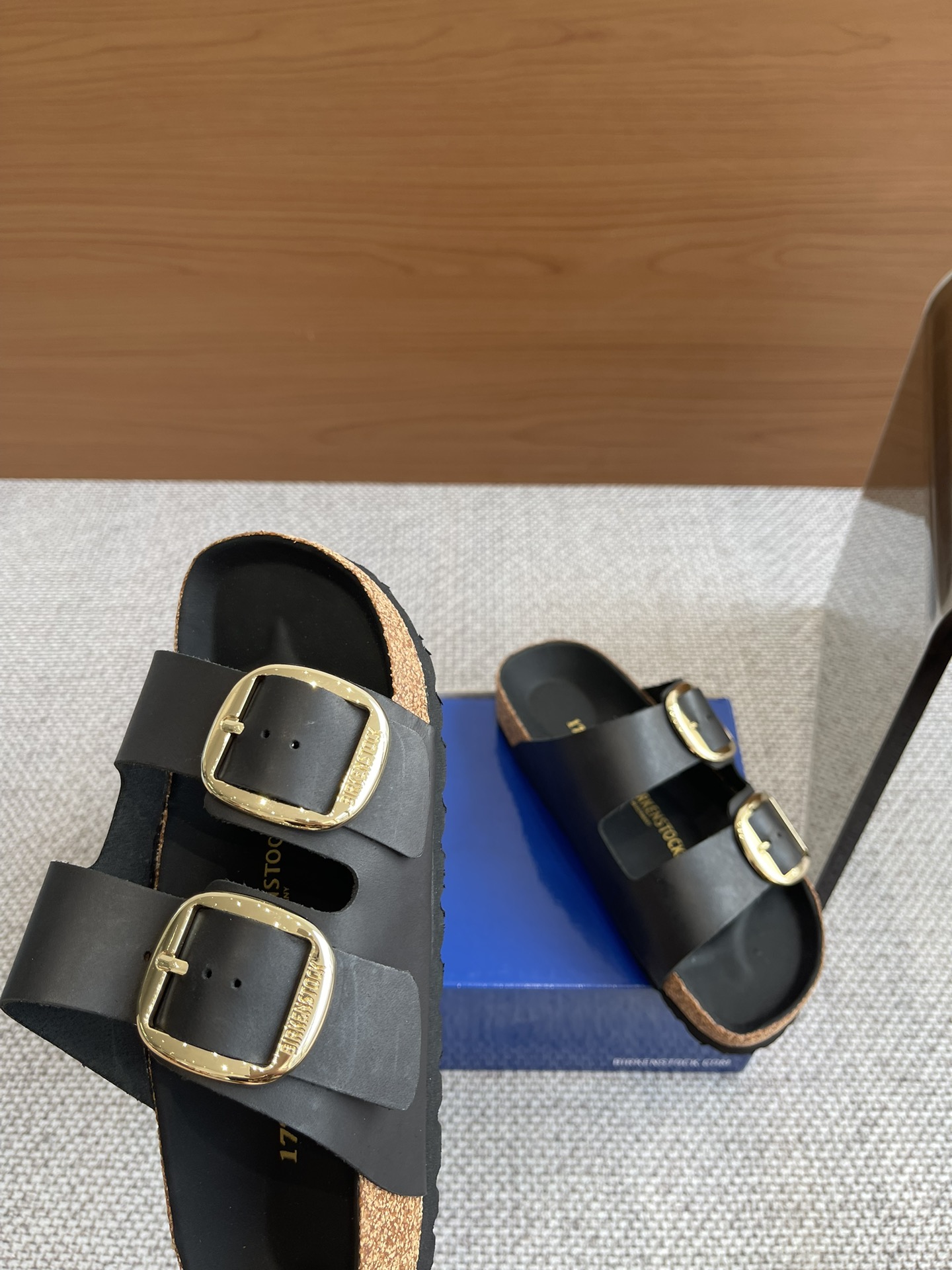 New Early Spring Birkenstock 24s: 600 Pounds of Two-Button Sandals Found After Long Search - 图片 5