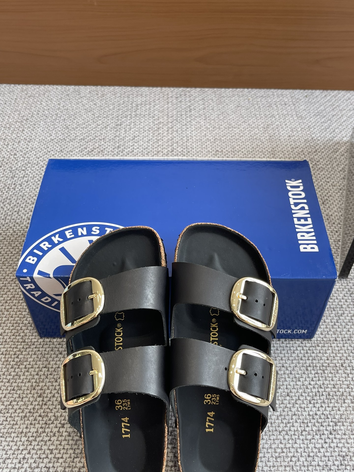 New Early Spring Birkenstock 24s: 600 Pounds of Two-Button Sandals Found After Long Search - 图片 8