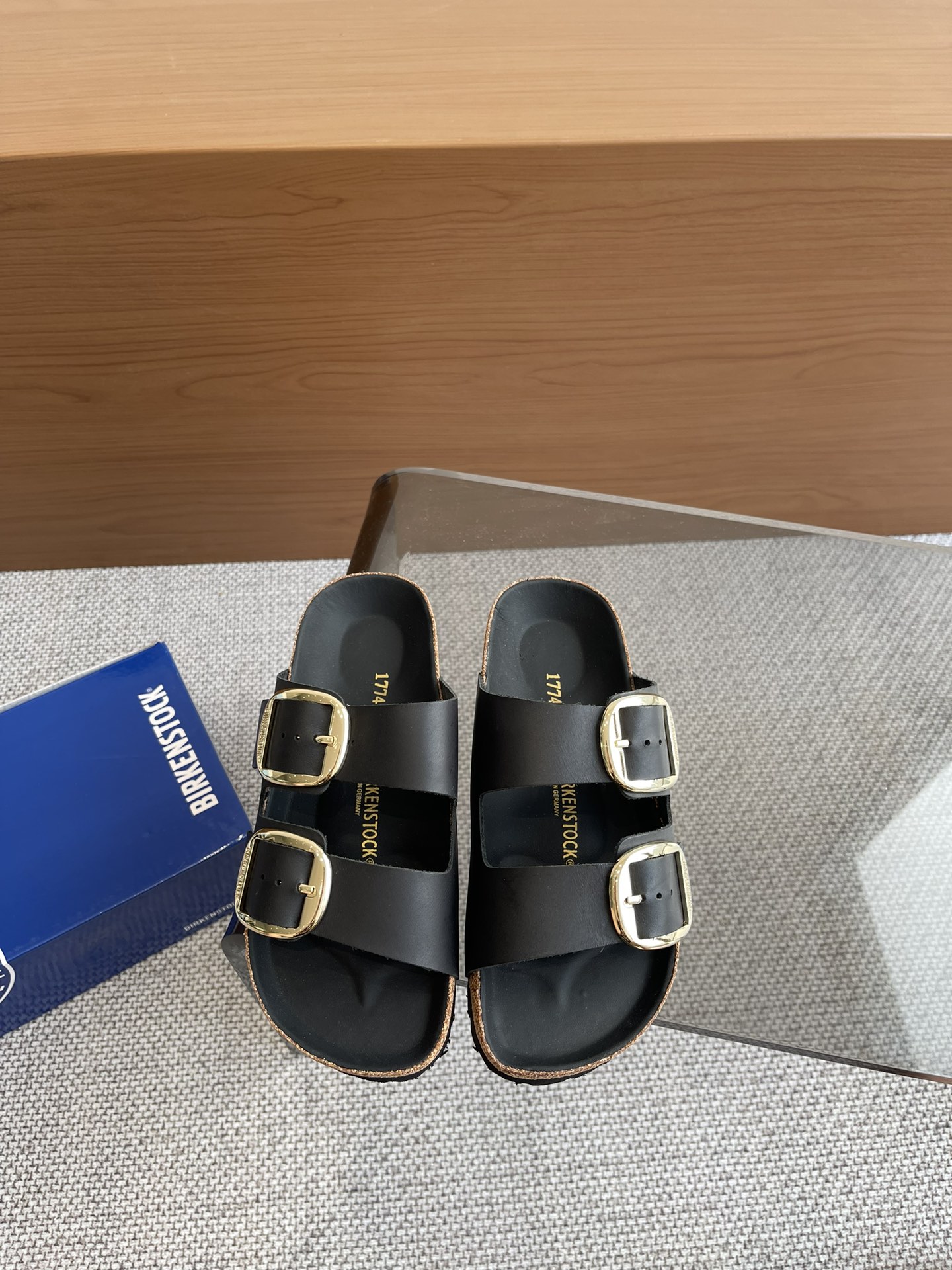 New Early Spring Birkenstock 24s: 600 Pounds of Two-Button Sandals Found After Long Search