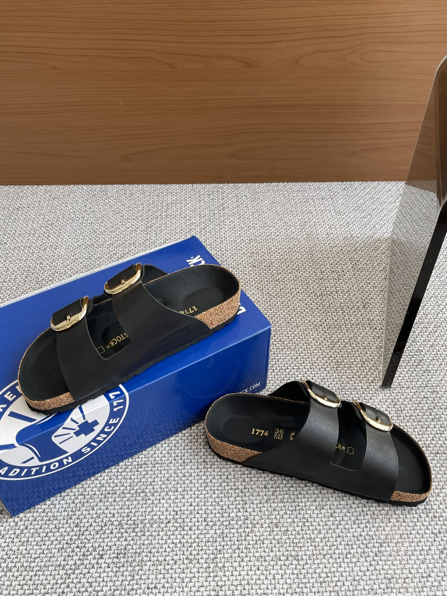 New Early Spring Birkenstock 24s: 600 Pounds of Two-Button Sandals Found After Long Search - 图片 9