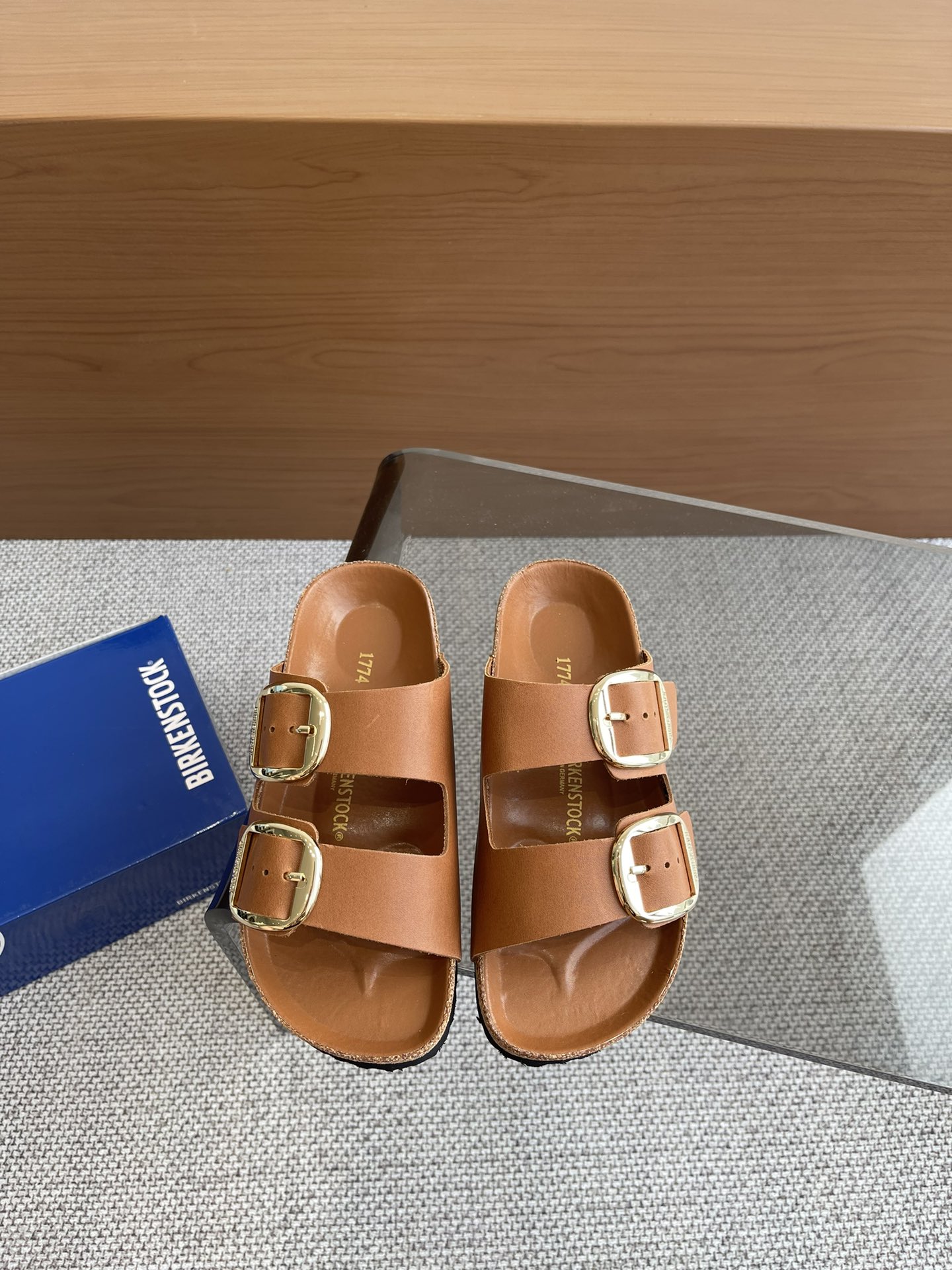 New Birkenstock 24s: 600 Pounds of Spring Sandals, 35-40 Sizes, Limited Edition