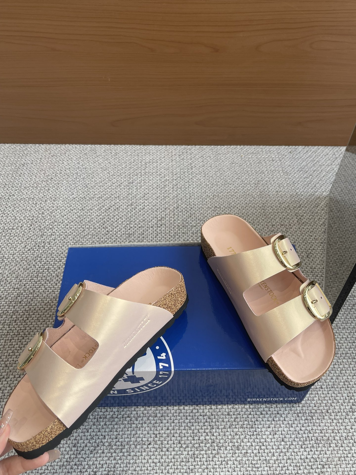 New Early Spring Birkenstock 24s: 600 Pounds of Two-Button Sandals, Size 35-40. - 图片 3