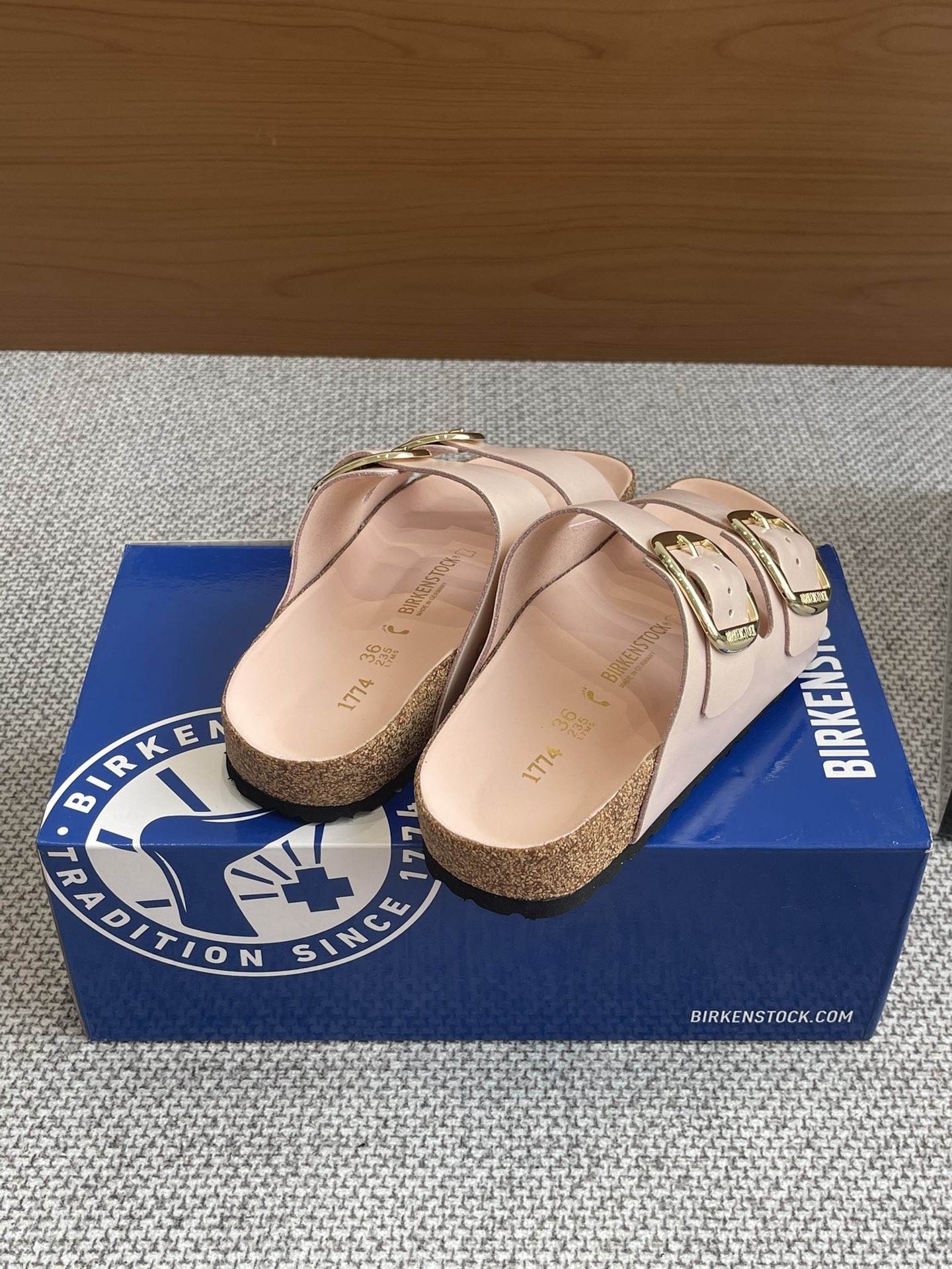 New Early Spring Birkenstock 24s: 600 Pounds of Two-Button Sandals, Size 35-40. - 图片 7