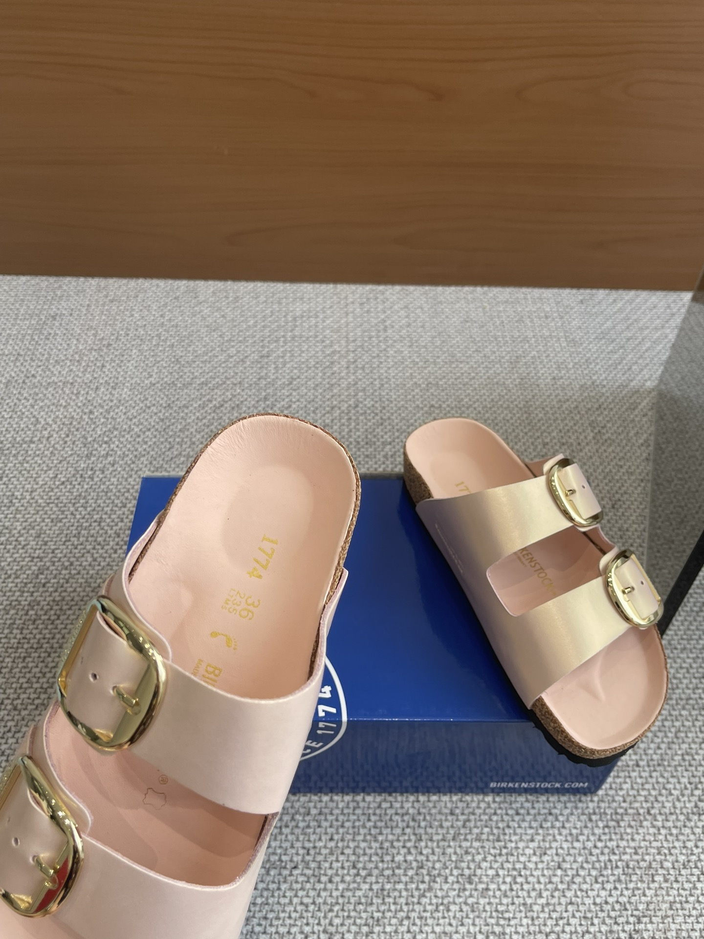 New Early Spring Birkenstock 24s: 600 Pounds of Two-Button Sandals, Size 35-40. - 图片 4