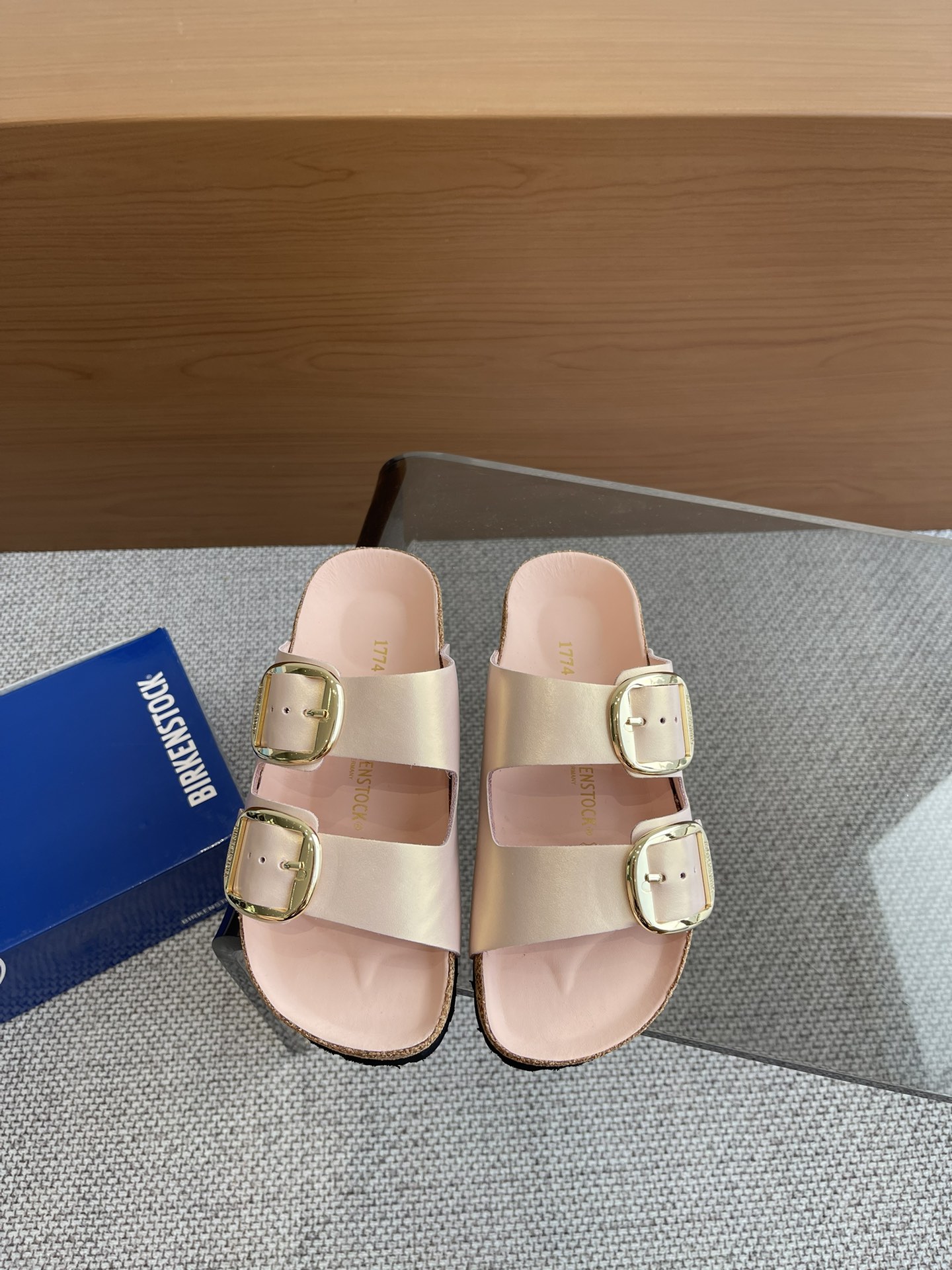 New Early Spring Birkenstock 24s: 600 Pounds of Two-Button Sandals, Size 35-40. - 图片 1