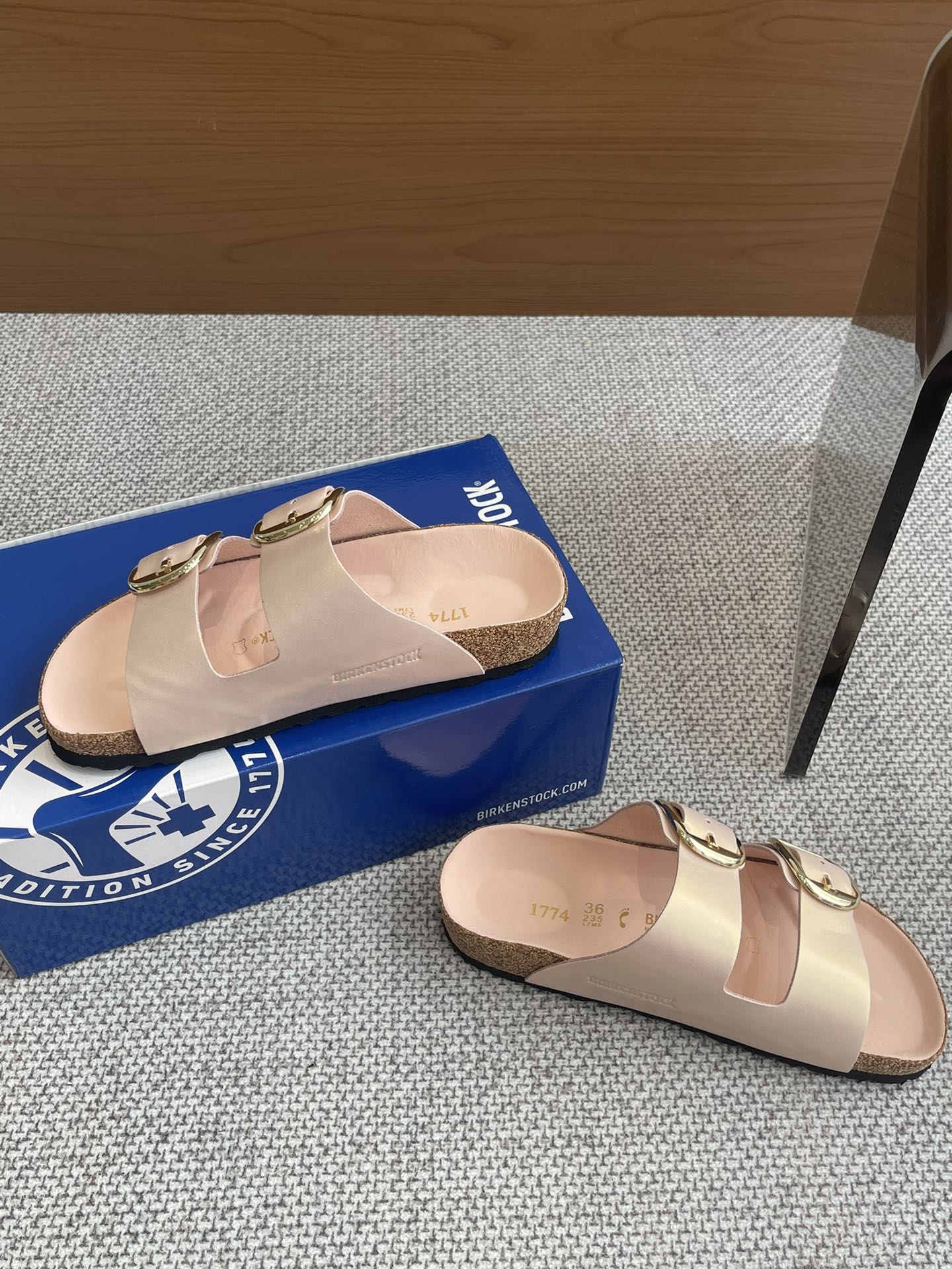 New Early Spring Birkenstock 24s: 600 Pounds of Two-Button Sandals, Size 35-40. - 图片 9