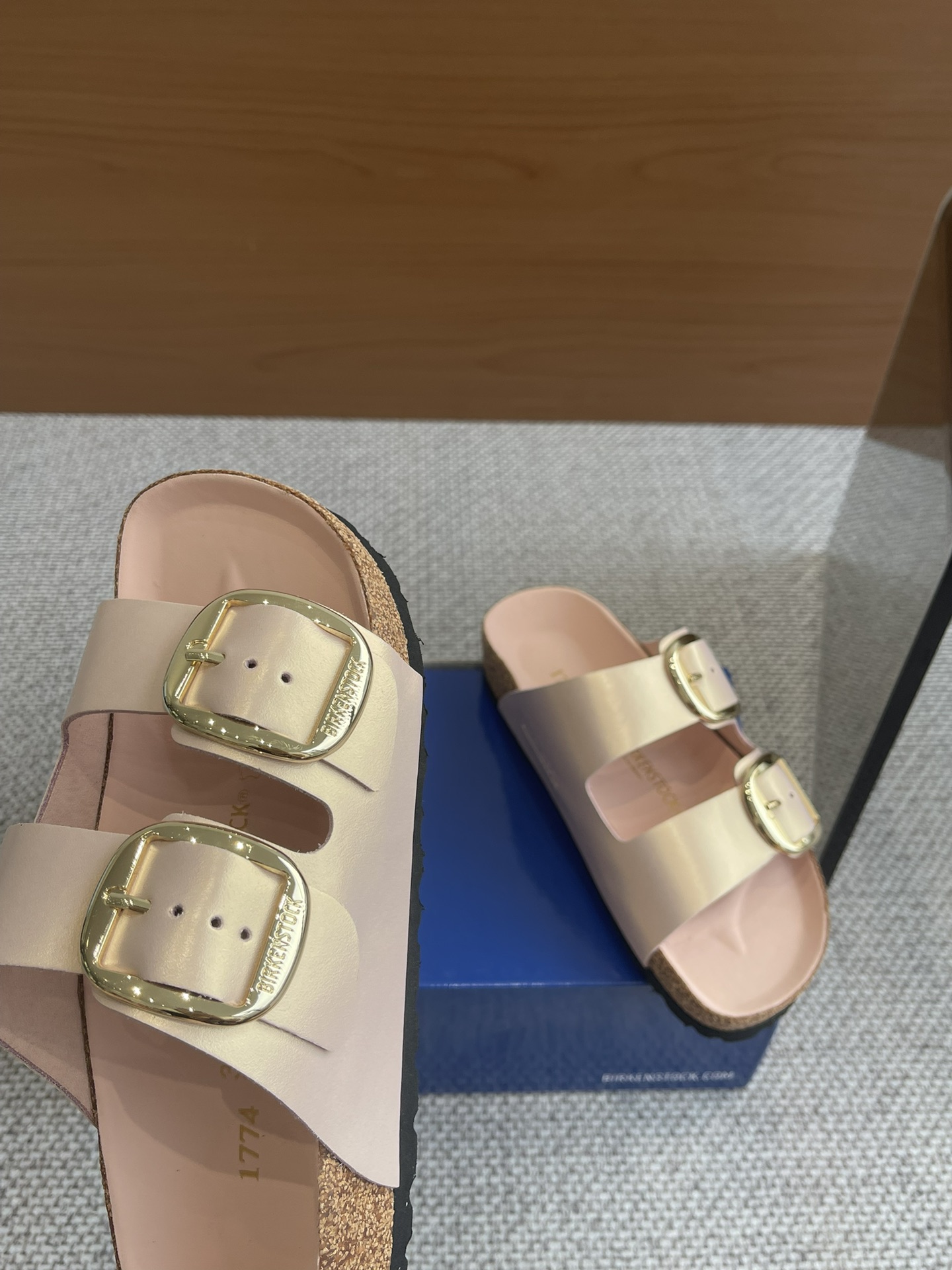 New Early Spring Birkenstock 24s: 600 Pounds of Two-Button Sandals, Size 35-40. - 图片 5