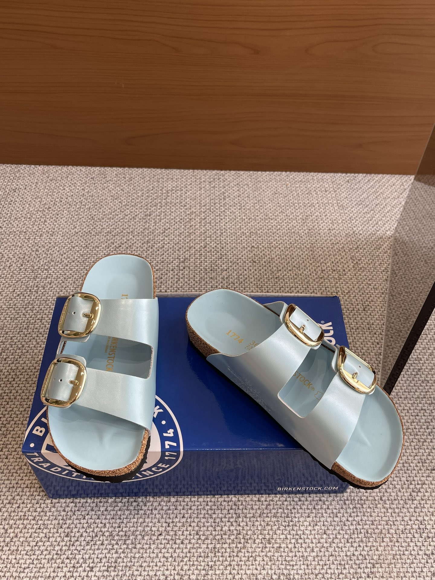 New Early Spring Birkenstock 24s: 600 Pounds of Two-Button Sandals, Size 35-40 - 图片 2