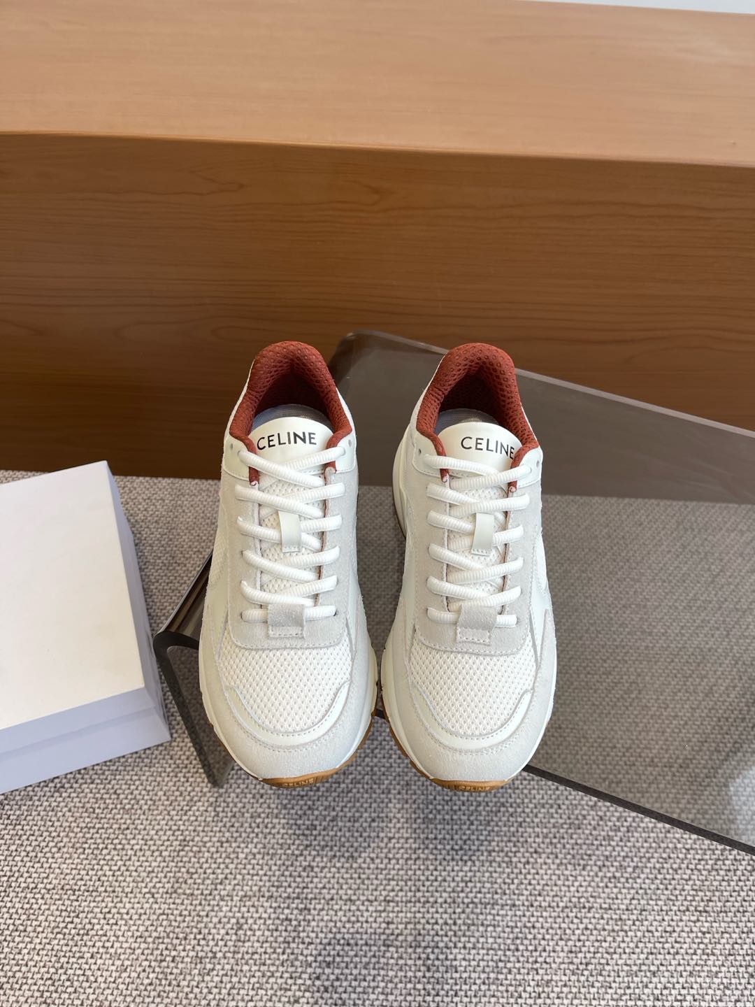 NO:171194,CELINE 25ss Latest Runner Cr-03 series Lace-up Casual sports shoes New Year sports white shoes are refreshing regardless of the splicing of the contour partition of the last, the front and rear brand LOGOs echo each other, the edges of the big sole are obviously embellished by Celine letters, all of which show the brand elements Fabrics Niu reverse velvet splicing technology net fabric Inner Breathable cotton net Outsole Original tpu combination sole Size 35-40 (40 customized), casual shoes/sports shoes, celine, celine, sneakers19860909CELINE 赛琳 25ss 最新 Runner Cr-03系列 系带 休闲运动鞋 新春运动小白鞋无论从楦型的轮廓隔板的拼接都让人耳目一新、前后品牌LOGO相呼应、大底边位明显Celine字母点缀、无不彰显品牌元素 面料 牛反绒拼接科技网面料 内里 透气棉网 大底 原版tpu组合底 码数35-40(40定做）,休闲鞋/运动鞋,celine,celine,sneakers,Women's Shoes