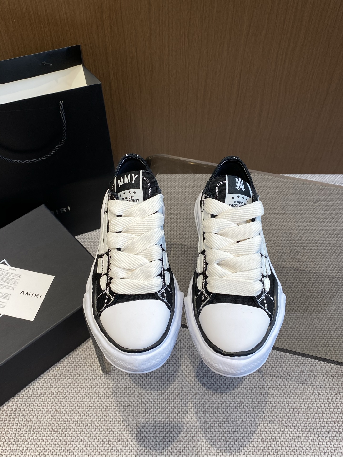 NO:258231,Men's 10MMY x AMIRI Mihara Yasuyu joint bone shoes new spring style designer boldly conceived, combined with the trendy atmosphere of the times, perfectly released, super comfortable and versatile, new sports style design, many celebrities, upper original mold-opening imported canvas, imported cowhide, outsole, original mold-opening steel stamp pU combination sole, size 35-40 (for women 40 custom made) men 39-45 (for men 45 custom made), casual shoes/sports shoes, amiri, mmy, sneakers, cowhide19860909男10MMY x AMIRI 三原康裕联名骨头鞋 春季新款 设计师大胆构思 结合时代潮流气息 完美出炉 超级舒适百搭 全新运动风格设计 众多明星网红上脚 鞋面原版开模进口帆布 进口牛皮 大底 原版开模钢印pU组合大底 码数女35-40（女40订做）男39-45（男45订做）,休闲鞋/运动鞋,amiri,mmy,sneakers,cowhide,Women's Shoes