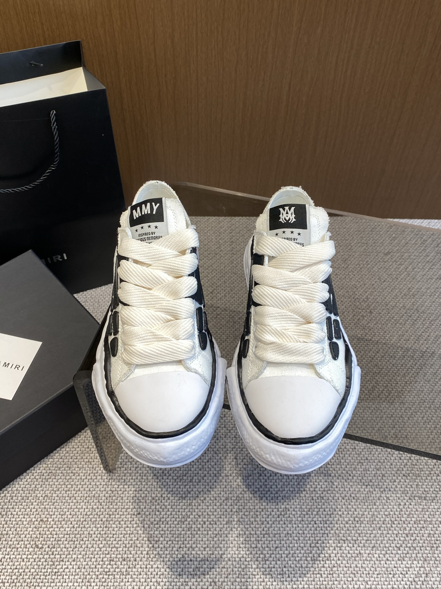 NO:258225,Men's 10 MMY x AMIRI Mihara Yasuyu joint bone shoes new spring style designer boldly conceived, combined with the trendy atmosphere of the times, perfectly released, super comfortable and versatile, new sports style design, many celebrities, upper original mold-opening imported canvas, imported cowhide, outsole, original mold-opening steel stamp pU combination sole, size 35-40 (for women 40 custom made) men 39-45 (for men 45 custom made), casual shoes/sports shoes, amiri, mmy, sneakers, cowhide19860909男10 MMY x AMIRI 三原康裕联名骨头鞋 春季新款 设计师大胆构思 结合时代潮流气息 完美出炉 超级舒适百搭 全新运动风格设计 众多明星网红上脚 鞋面原版开模进口帆布 进口牛皮 大底 原版开模钢印pU组合大底 码数女35-40（女40订做）男39-45（男45订做）,休闲鞋/运动鞋,amiri,mmy,sneakers,cowhide,Women's Shoes