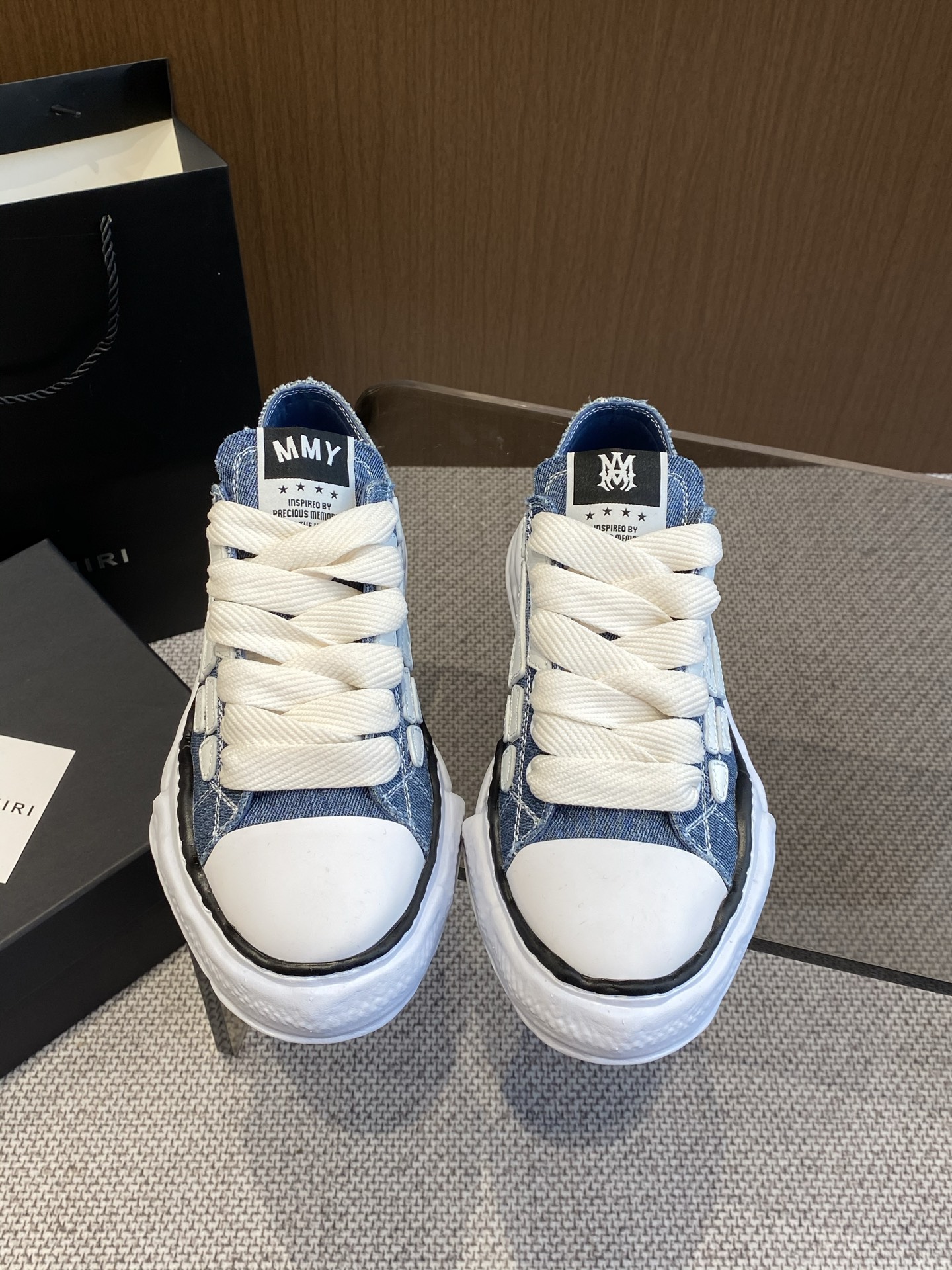 NO:258237,Men's 10 MMY x AMIRI Mihara Yasuyu joint bone shoes new spring style designer boldly conceived, combined with the trendy atmosphere of the times, perfectly released, super comfortable and versatile, new sports style design, many celebrities, upper original mold-opening imported canvas, imported cowhide, outsole, original mold-opening steel stamp pU combination sole, size 35-40 (for women 40 custom made) men 39-45 (for men 45 custom made), casual shoes/sports shoes, amiri, mmy, sneakers, cowhide19860909男10 MMY x AMIRI 三原康裕联名骨头鞋 春季新款 设计师大胆构思 结合时代潮流气息 完美出炉 超级舒适百搭 全新运动风格设计 众多明星网红上脚 鞋面原版开模进口帆布 进口牛皮 大底 原版开模钢印pU组合大底 码数女35-40（女40订做）男39-45（男45订做）,休闲鞋/运动鞋,amiri,mmy,sneakers,cowhide,Women's Shoes