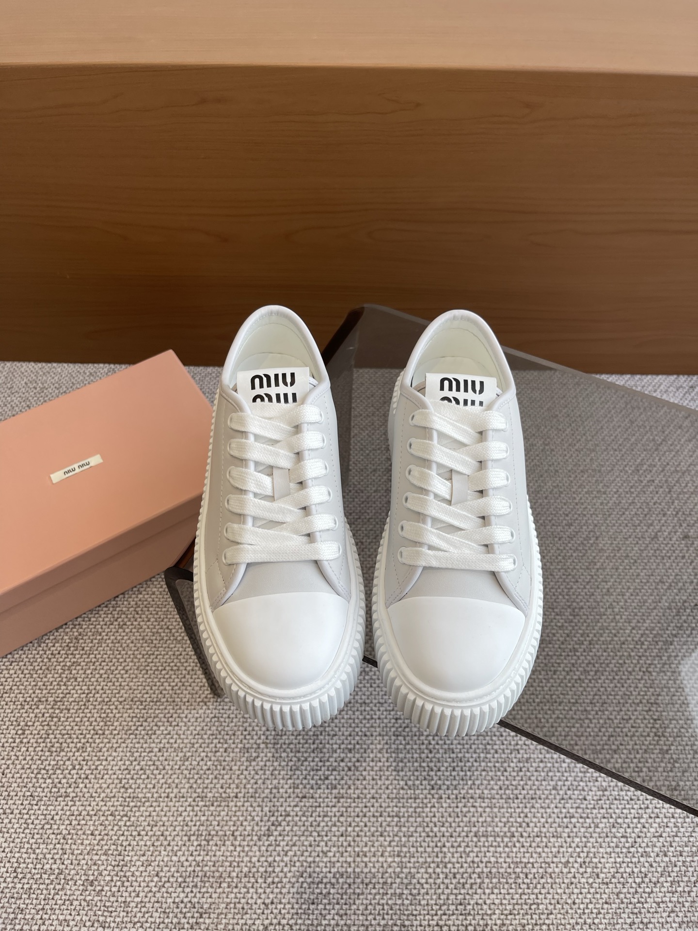 NO:258208,Miu Miu New Spring and Summer Thick-soled Old White Shoes Simple styling, ultra-light foamed soles Fully-score foot feel, good-looking and versatile size 35-40 (customized for 40), casual shoes/sports shoes, miumiu, sneakers19860909Miu Miu 缪缪 春夏新款 厚底做旧小白鞋 简约造型,超轻发泡鞋底 脚感妥妥满分 好看又百搭 码数35-40（40定做）,休闲鞋/运动鞋,miumiu,sneakers,Women's Shoes