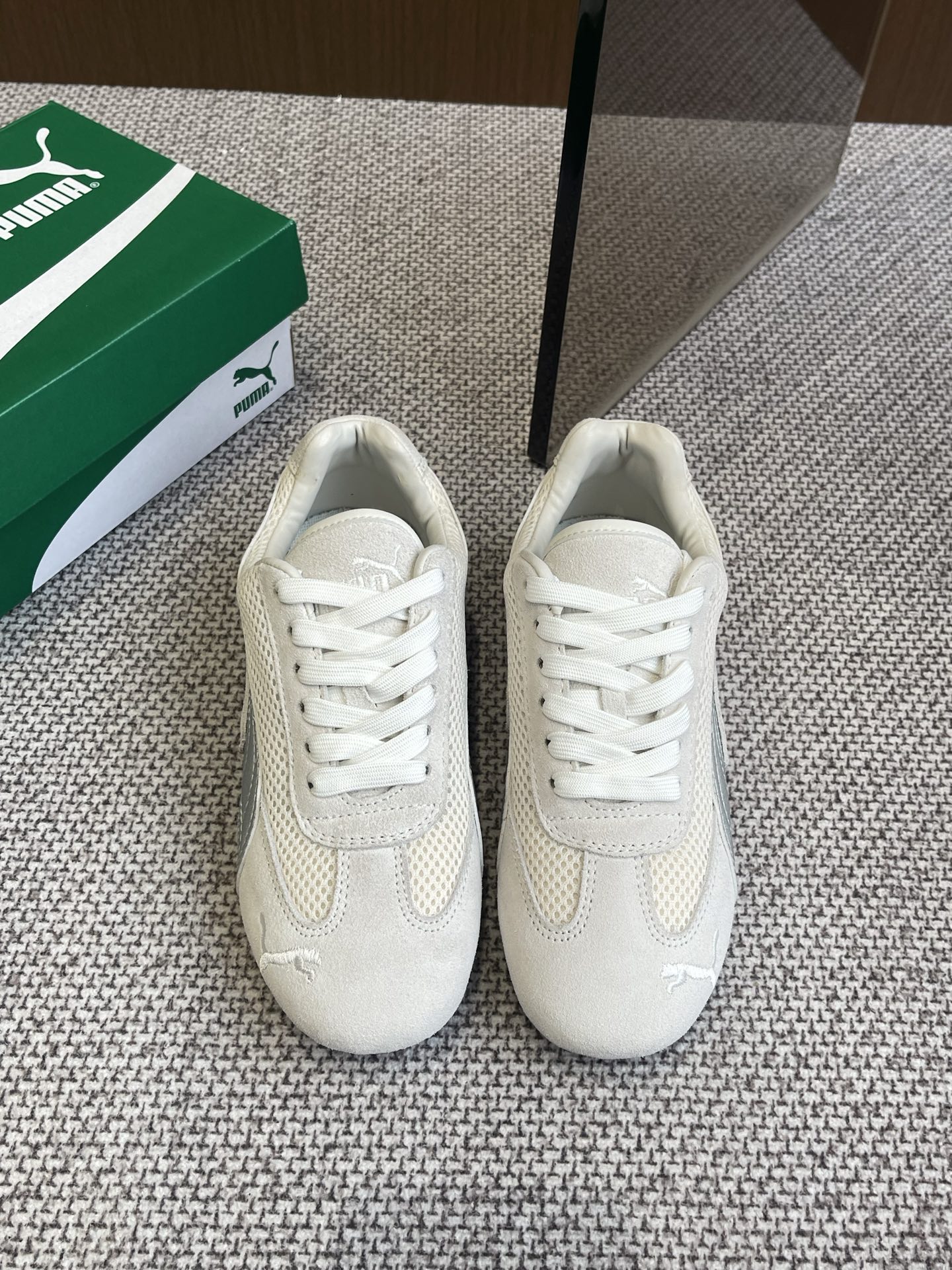 NO:258176,PUMA Niche trendy brand 25ss spring and summer hot products Round-toe training shoes Sports shoes Casual shoes Another major event in the trend circle has happened. PUMA, which has been looked forward to by countless trendy people, has returned. PUMA's cross-border cooperation has definitely come true. Avanti shoes, through the unique retro football shoe style, have also instantly become the absolute focus of the recent shoe circle. Upper Original custom cowhide/Niujing Inner Li, imported sheepskin Original EVA wear-resistant and non-slip sole Size 35-40 (40 customized), casual shoes/sneakers, cowhide, sheepskin19860909PUMA 小众潮牌 25ss春夏爆款 圆头德训鞋 运动鞋 休闲鞋 潮流圈又一大事件发生 被无数潮人翘首以盼的王炸PUMA竟然回归了 PUMA的跨界合作绝对有着一席之,Avanti鞋款,通过独特的复古足球鞋型示人,也瞬间成为近期鞋圈的绝对焦点 鞋面 原版定制牛皮/牛京 内里 进口羊皮 原版EVA耐磨防滑大底 码数35-40（40定做）,休闲鞋/运动鞋,sneakers,cowhide,sheepskin,Women's Shoes