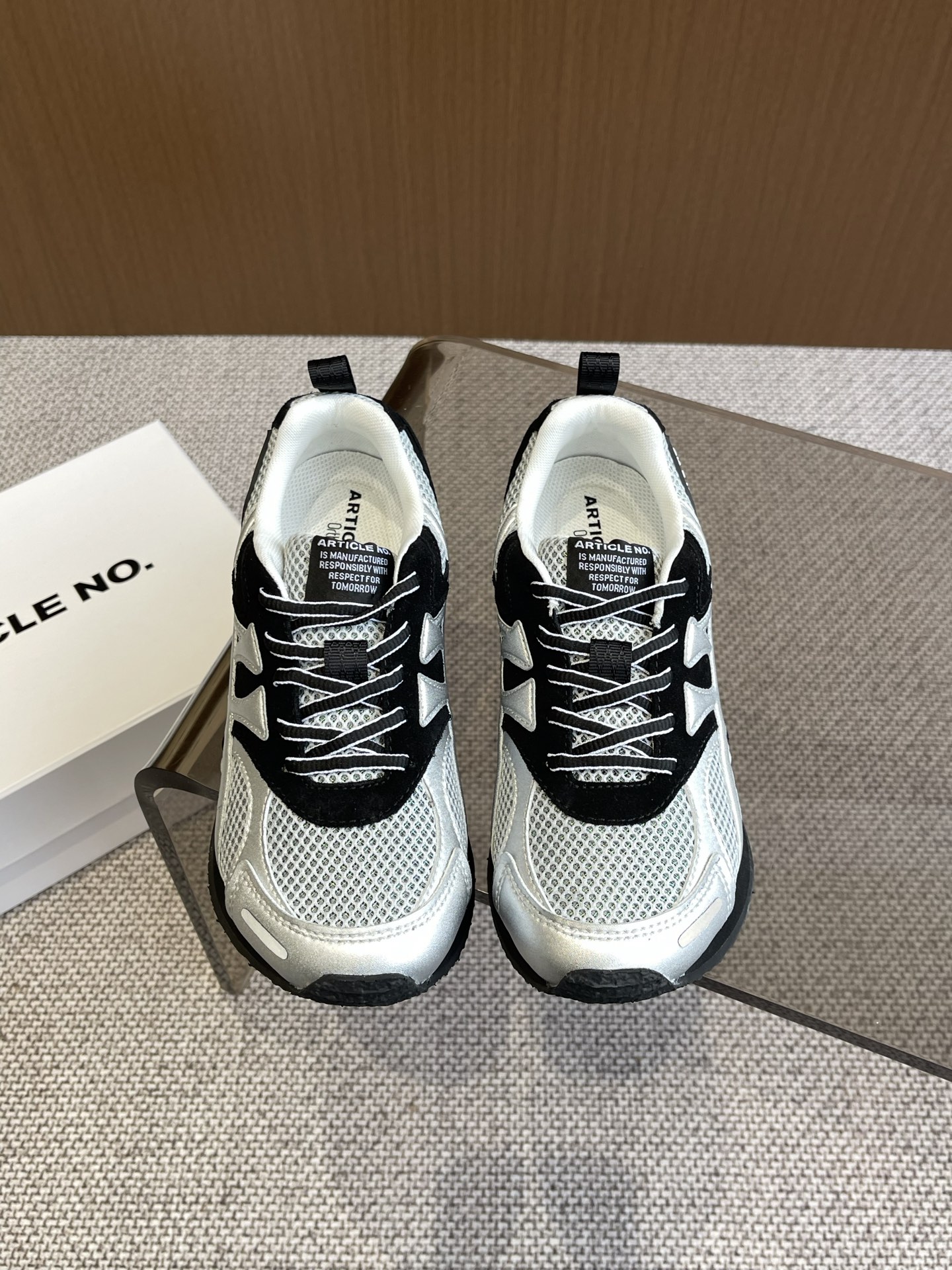 NO:258149,ARTICLE NO. New spring and summer models of niche brands, retro sneakers are comfortable and lighter on the feet. Built-in soft and elastic insoles are easy to increase by 3.5 cm. The cloud-like comfort is unprecedented. Suitable for all commuting occasions. Simple and retro style takes into account details and innovation. It is more suitable for you who pursue quality and fashion. Define outstanding model and free attitude. Many colors are so beautiful. Super retro and versatile. It is also one of the best sports shoes for many celebrities to plant grass. Imported fabrics of cowhide/beef original breathable net. Two-color original outsole. Size 35-40. Casual shoes/sports shoes. christian louboutin, sneakers, cowhide19860909ARTICLE NO.小众品牌春夏新款 复古运动鞋上脚舒适脚感更轻盈 内置软弹鞋垫轻松3.5厘米增高 云朵般舒适感前所未有 适用于各种通勤场合 简约复古的造型兼顾了细节与创新 更加适合追求品质与时髦的你 定义出众型格演绎自由态度 超多配色太好看啦 超级复古百搭好看 也是众多明星种草的最佳运动鞋之一 面料进口牛皮/牛猄 原版透气网 双色原版大底 码数35-40,休闲鞋/运动鞋,christian louboutin,sneakers,cowhide,Women's Shoes