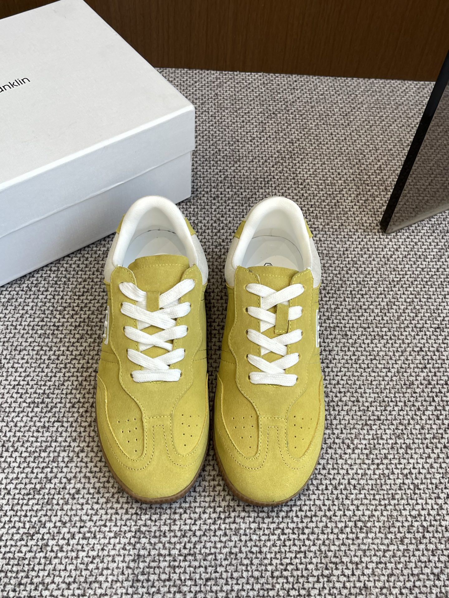 NO:258141,F2 Colored German Training Shoes 2025 Spring and Summer New Flat-soled Casual Board Shoes China F2 (FERNANDA & FRANKLIN) was established in 2007. It is an independent shoe designer brand that combines trendy art and high quality. The brand advocates a 