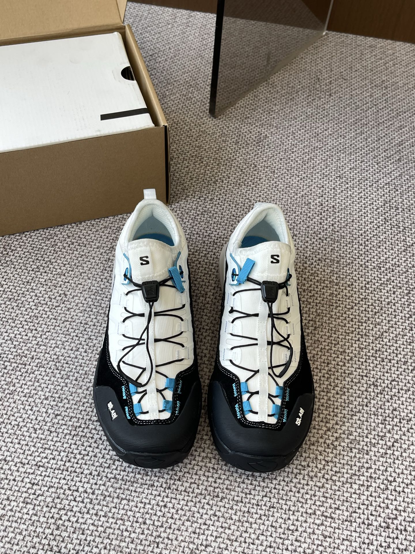 NO:257950,Men's 10 Salomon Salomon New S/LAB ALPINWAY Series Outdoor Hiking Shoes Casual Sneakers Couple Model This is a unique hybrid shoe designed for multi-functional mountain adventure The shoe has optimized cushioning, double density midsole for comfort and accuracy. Its bottom uses Contagrip Alpine, a high-viscosity rubber compound that provides strong static friction Precise grip and durability Rich details, the iconic sneakers are refined into a new urban classic bringing silence to SALOMON Original imported cowhide   breathable mesh inner lining original imported breathable mesh sole original open mold anti-slip rubber outsole Size: Women 35-40 Men 39-45 (Female 40 Men 45 Customized), casual shoes/sports, loro  piana, sneakers, cowhide19860909男10萨洛蒙 Salomon 新款 S/LAB ALPINWAY 系列 户外登山鞋 休闲运动鞋 情侣款 这是一款独特的混合鞋 专为多功能山地探险而设计 该鞋具有优化的缓冲,双密度中底,提供舒适和精准度.其底部采用 Contagrip Alpine,一种高粘性橡胶化合物 提供强大的静摩擦力 精确的抓地力和耐用性 丰富的细节,标志性运动鞋被提炼为新的都市经典 为 SALOMON带来静谧气息 面料原版进口牛皮 透气网面 内里原版进口透气网里 鞋底原版开模防滑橡胶大底 码数: 女35-40 男39-45（女40 男45定做）,休闲鞋/运动鞋,loro piana,sneakers,cowhide,Women's Shoes