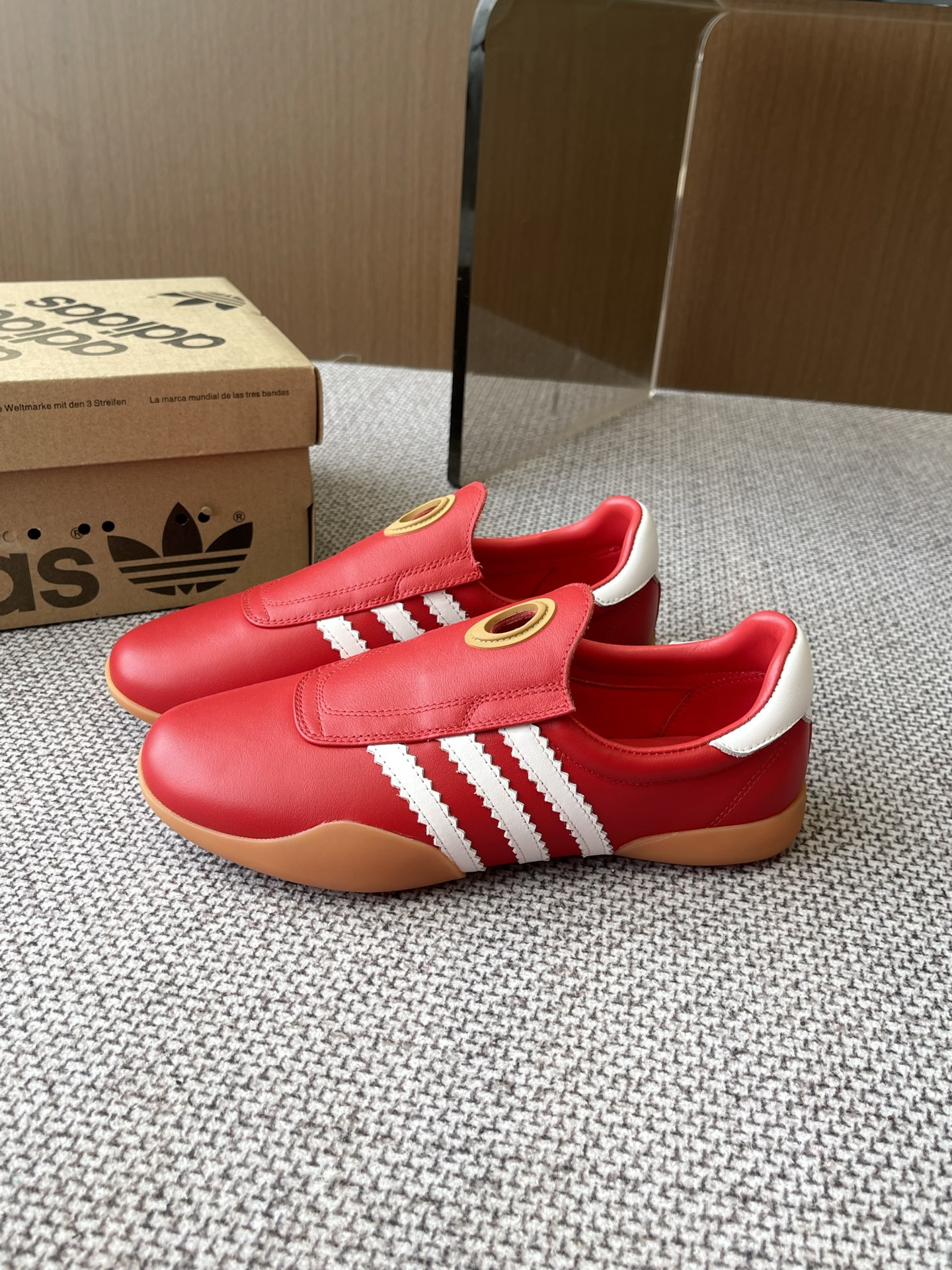 Adidas 25s: Stylish and Comfortable Shoes for Spring and Summer - 图片 1